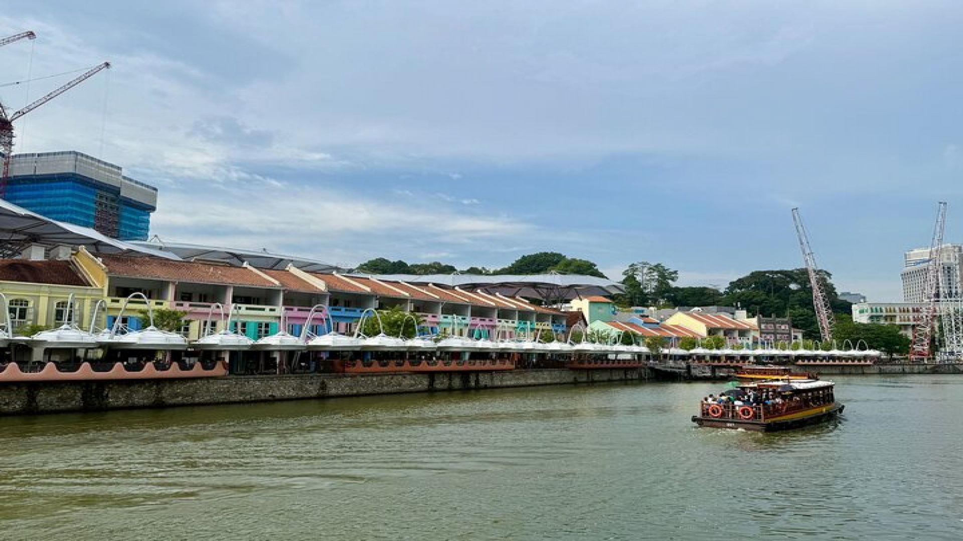 Singapore Story at Civic District Join-in Walking + River Cruise