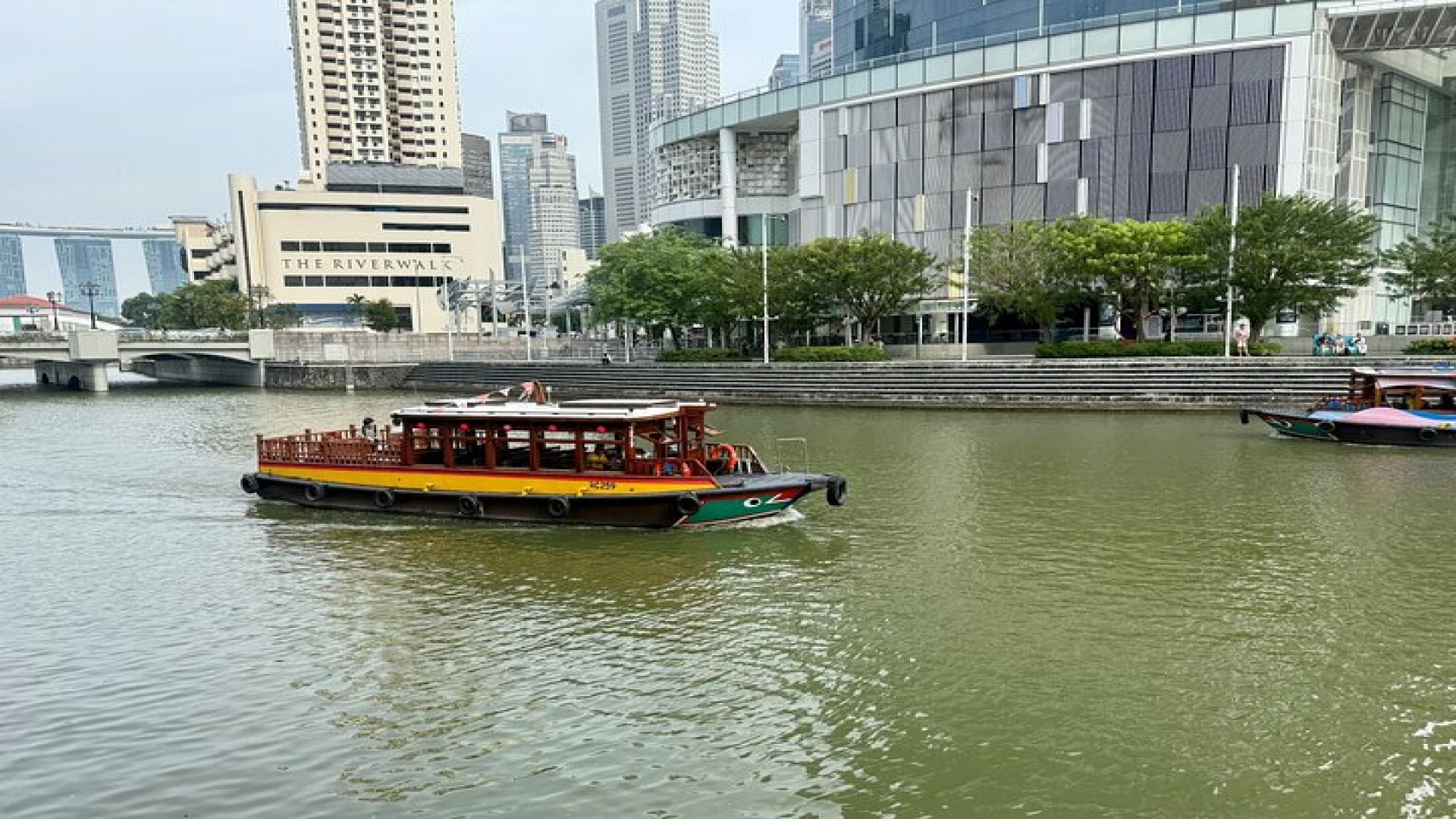 Singapore Story at Civic District Join-in Walking + River Cruise