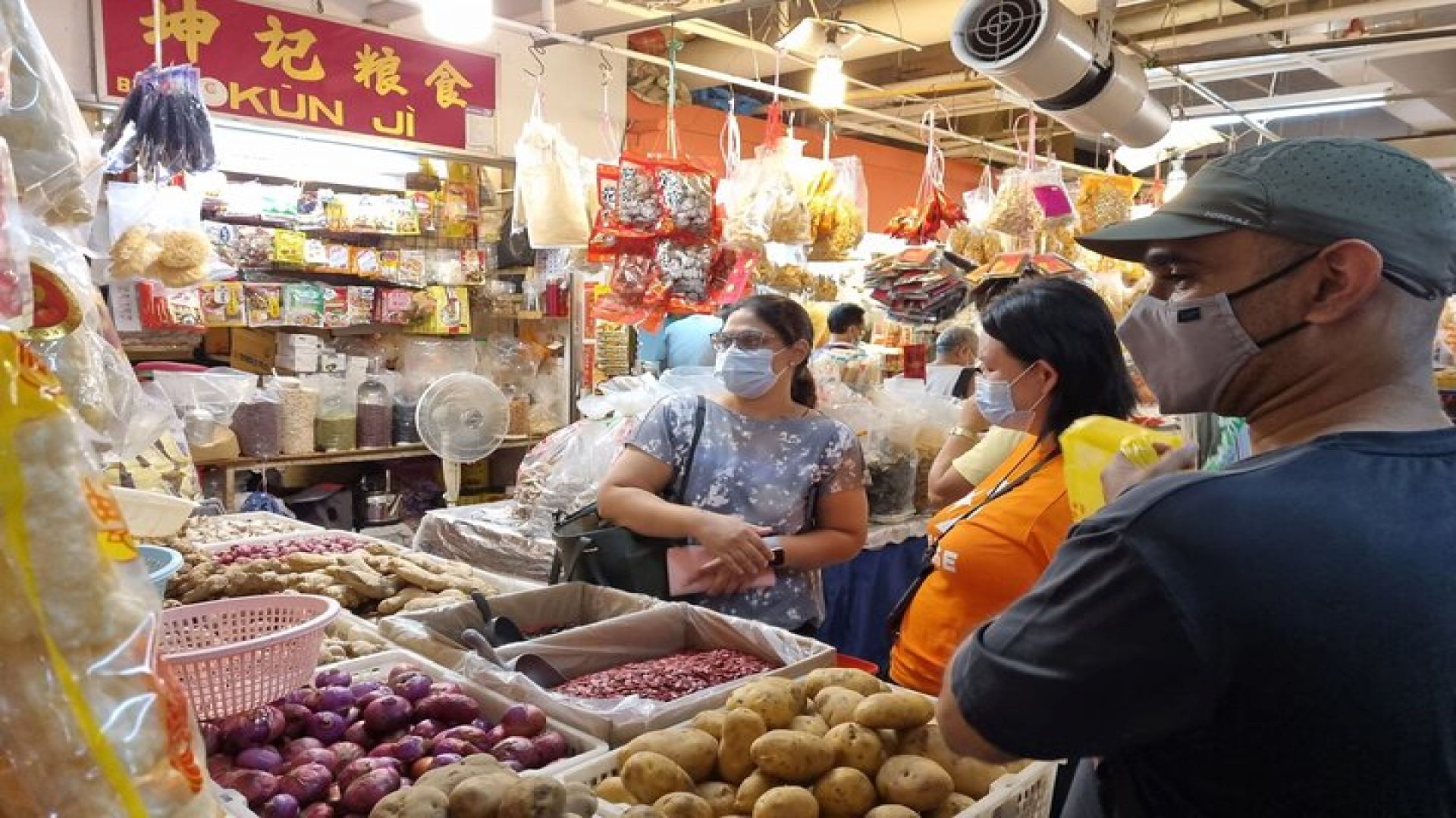 Small Group Chinatown Walking Tour with 6 Delicious Food Tastings