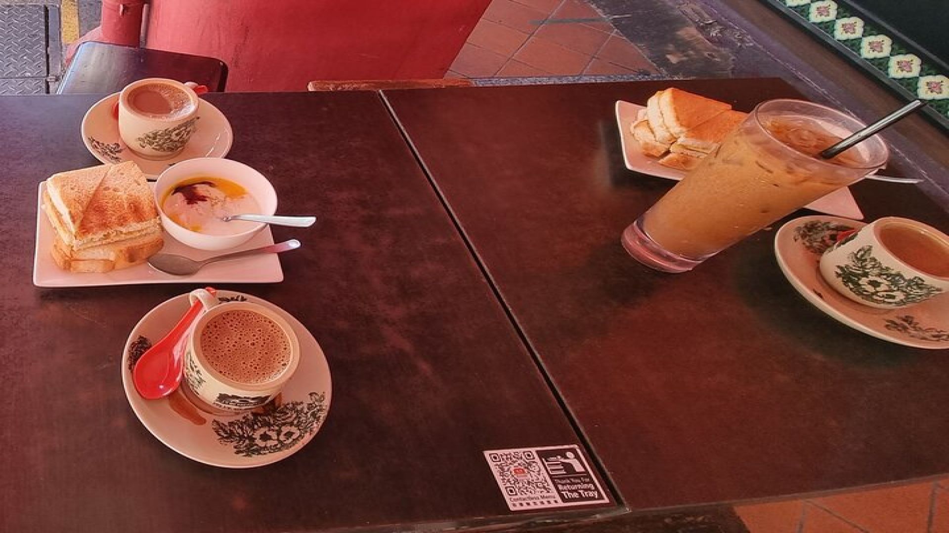 Small Group Chinatown Walking Tour with 6 Delicious Food Tastings