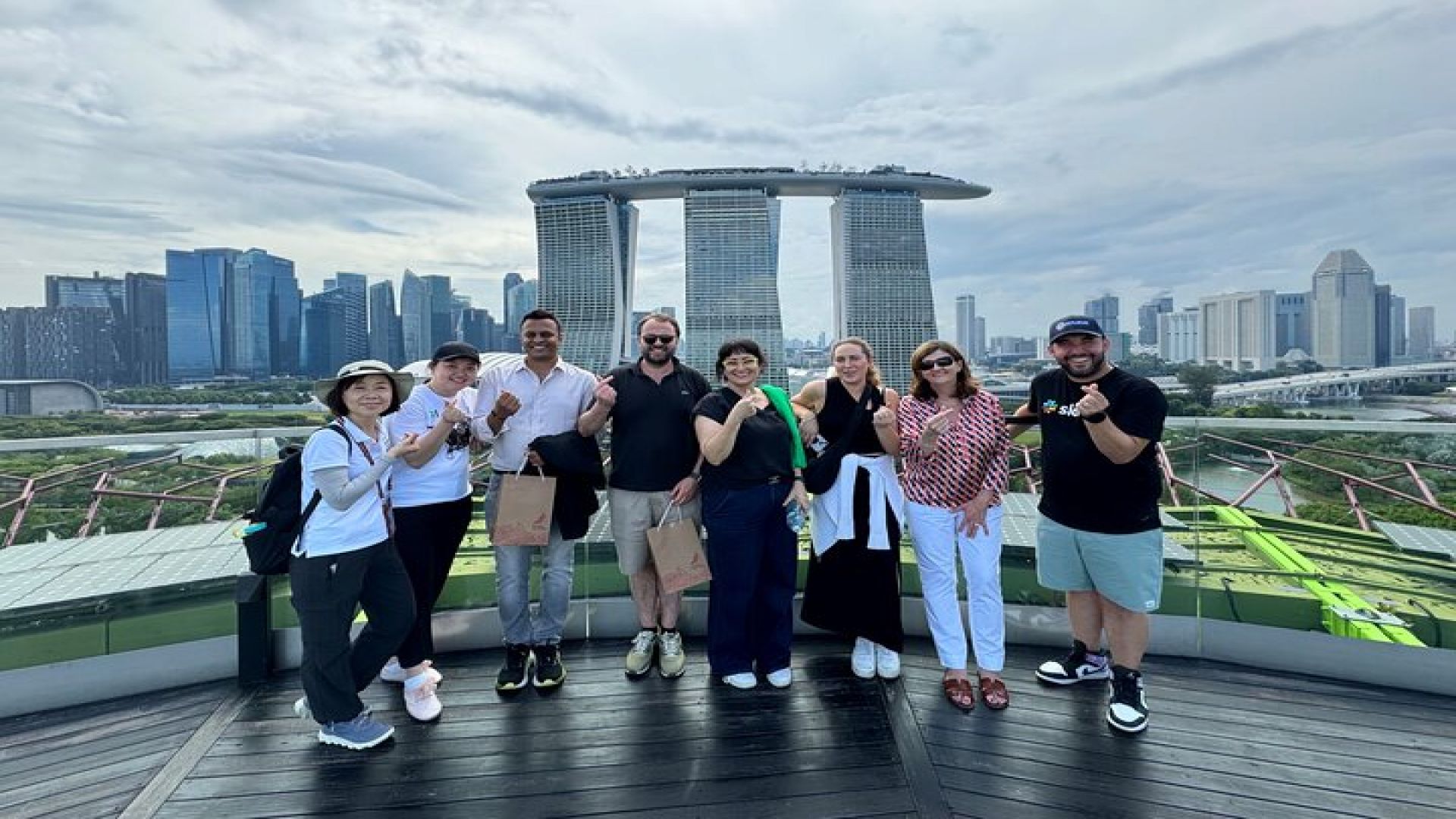 Singapore in Motion: Flyer, River and Garden