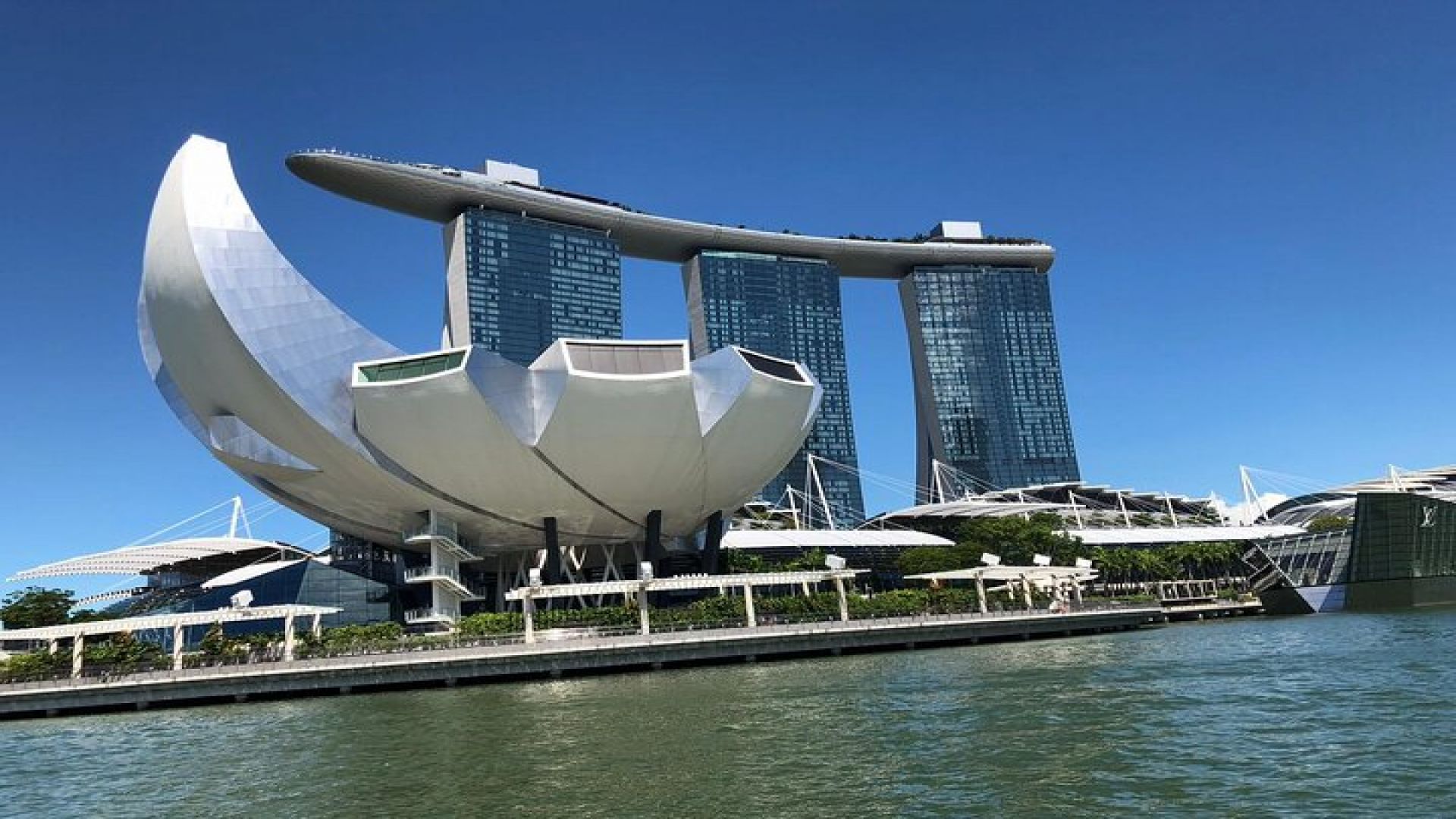 Singapore Night Extravaganza Cruise Light Shows and Satay Delight