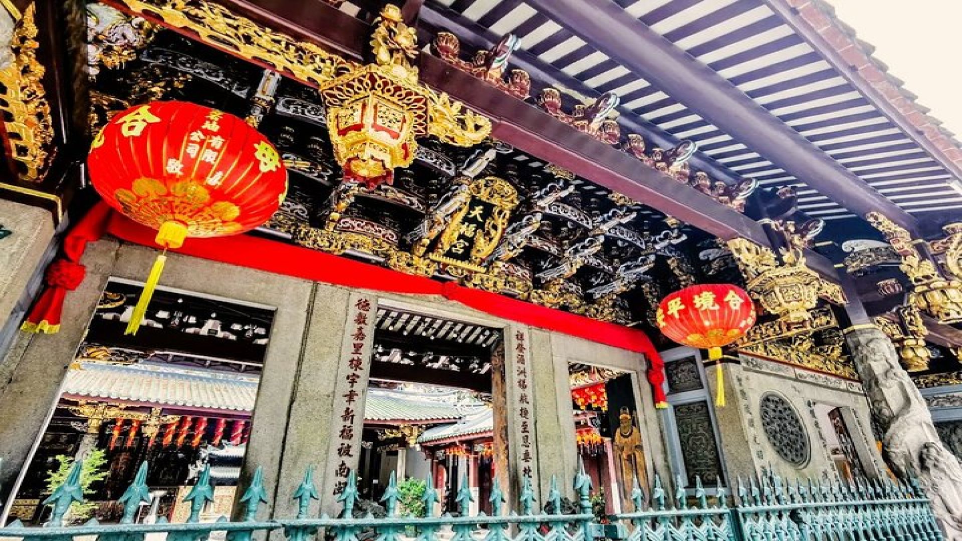 Singapore\'s Historic Chinatown Walking Tour with Lunch
