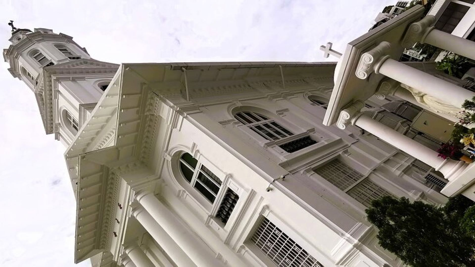 Secrets of Singapore Kick Scooter Tour with Dinner