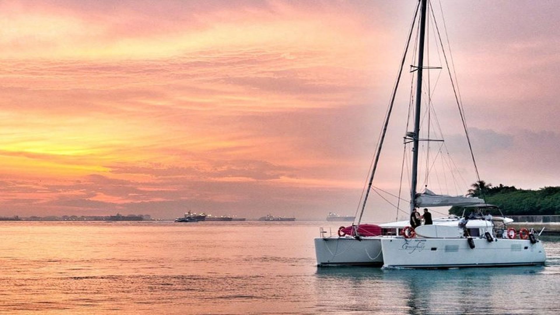 Singapore Sunset and Moring Cruise On A Luxury Catamaran