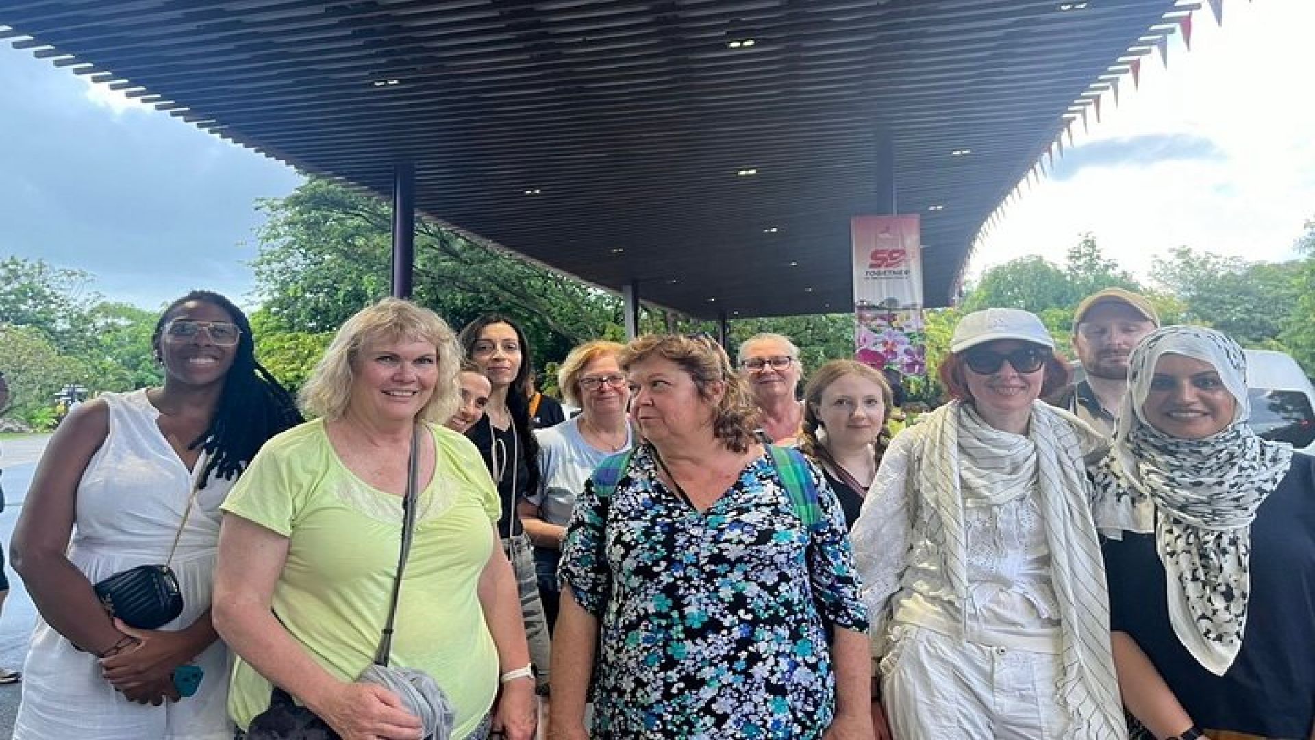 Small Group Singapore Morning City Tour with Gardens By The Bay 