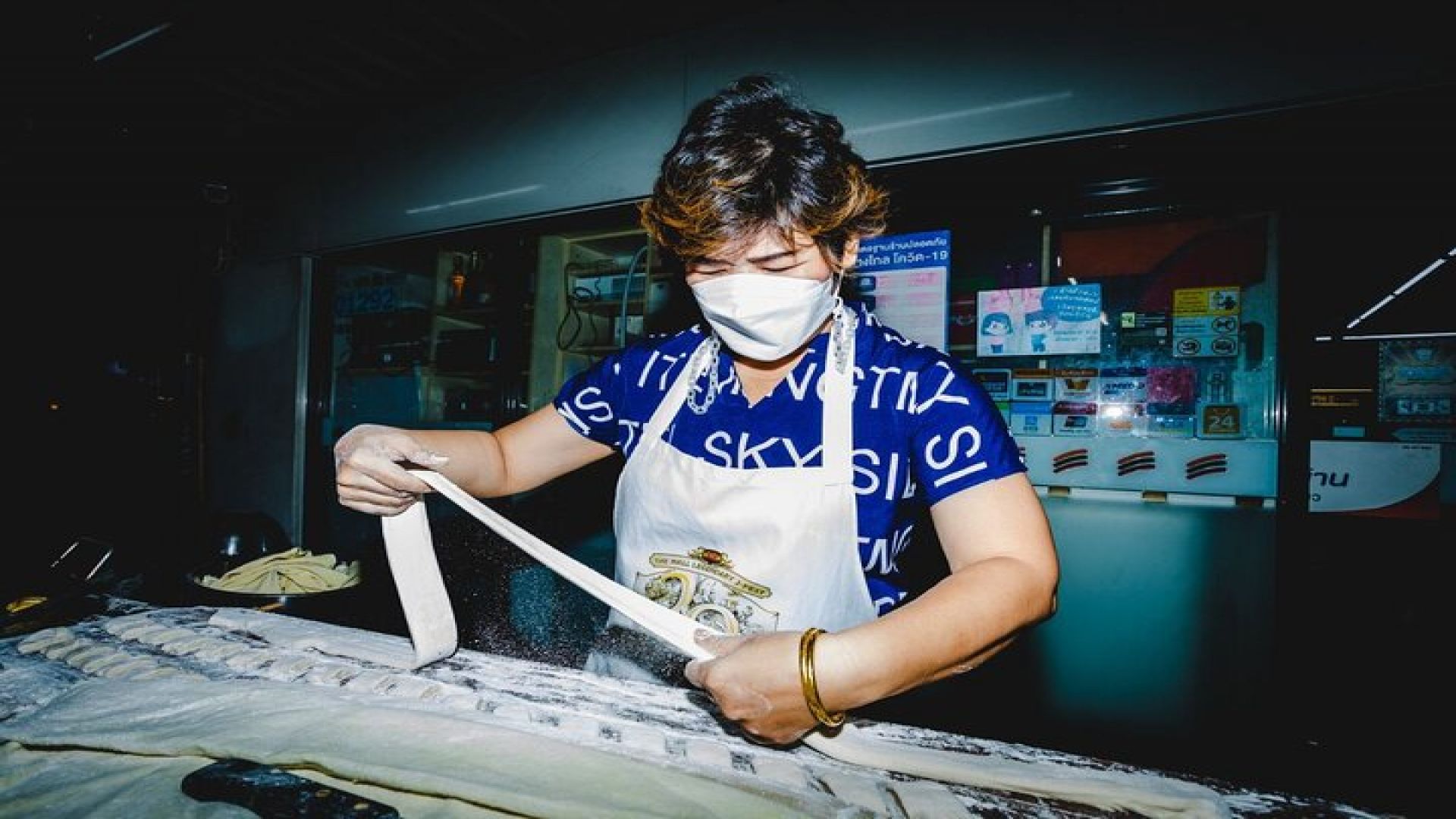 Bangkok Backstreets Food Tour with 15+ Tastings