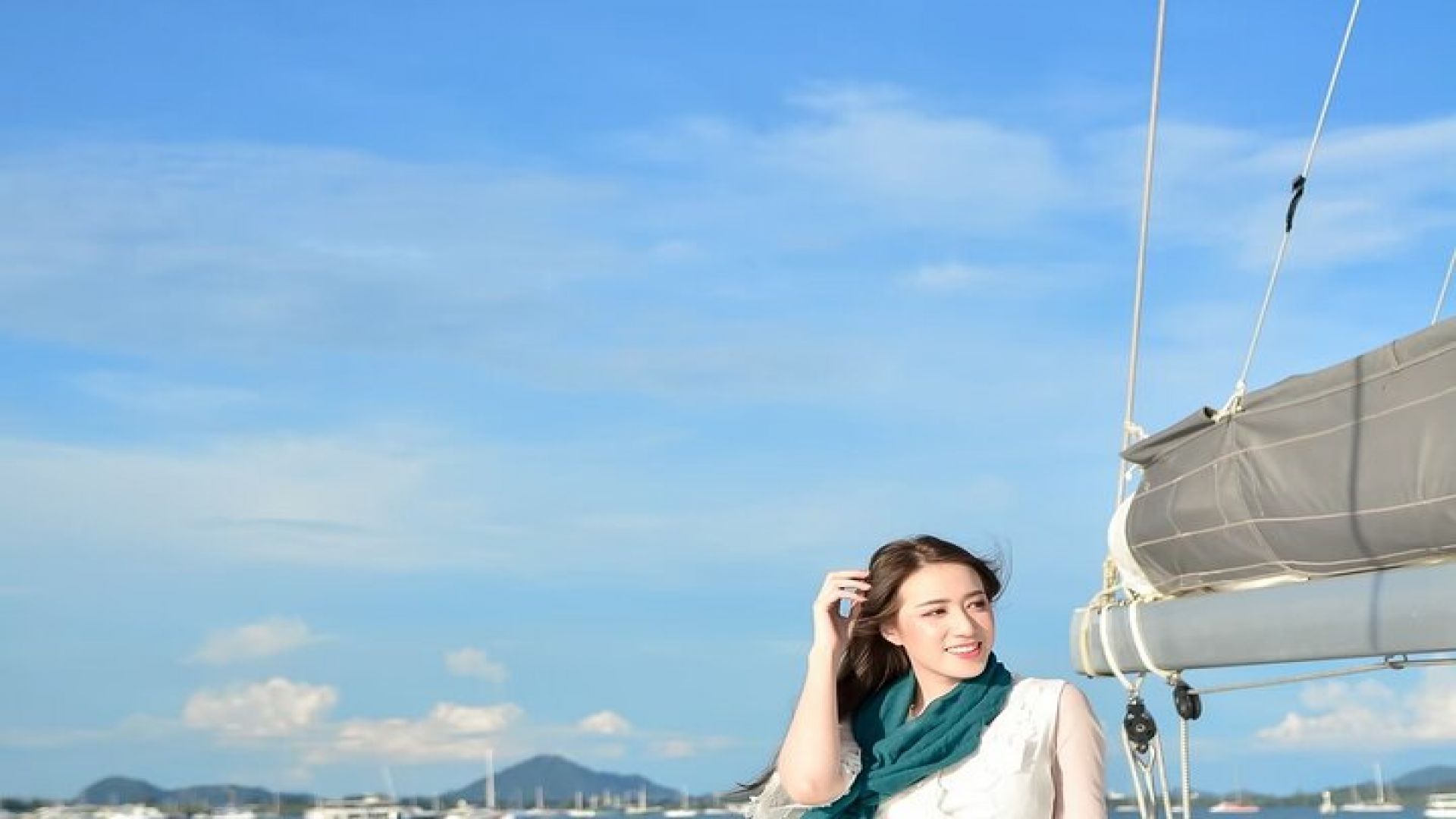 Private Catamaran Yacht to Maiton and Coral with sunset cruise