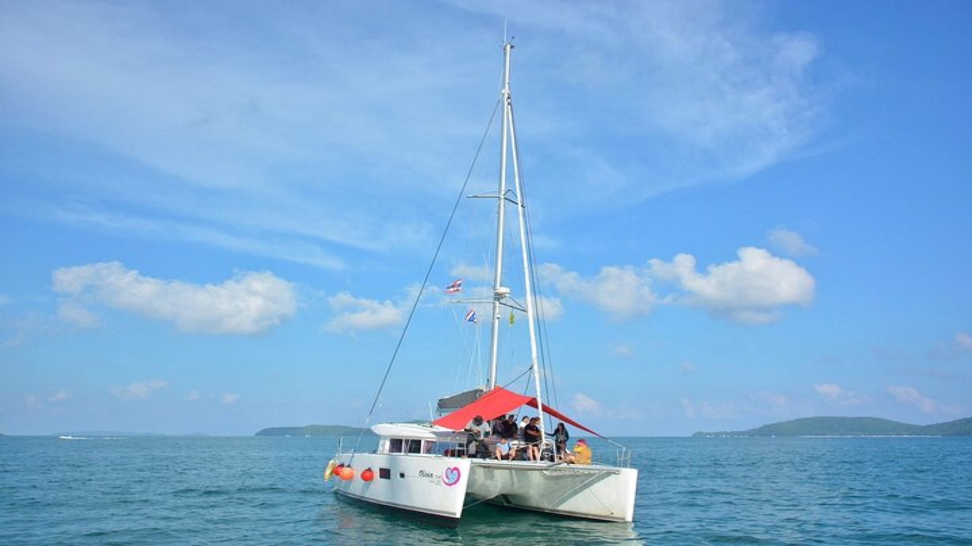 Private Catamaran Yacht to Maiton and Coral with sunset cruise