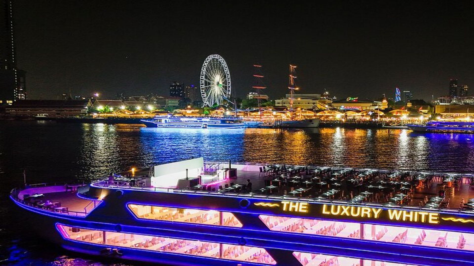 The Luxury White Dinner Cruise in Bangkok
