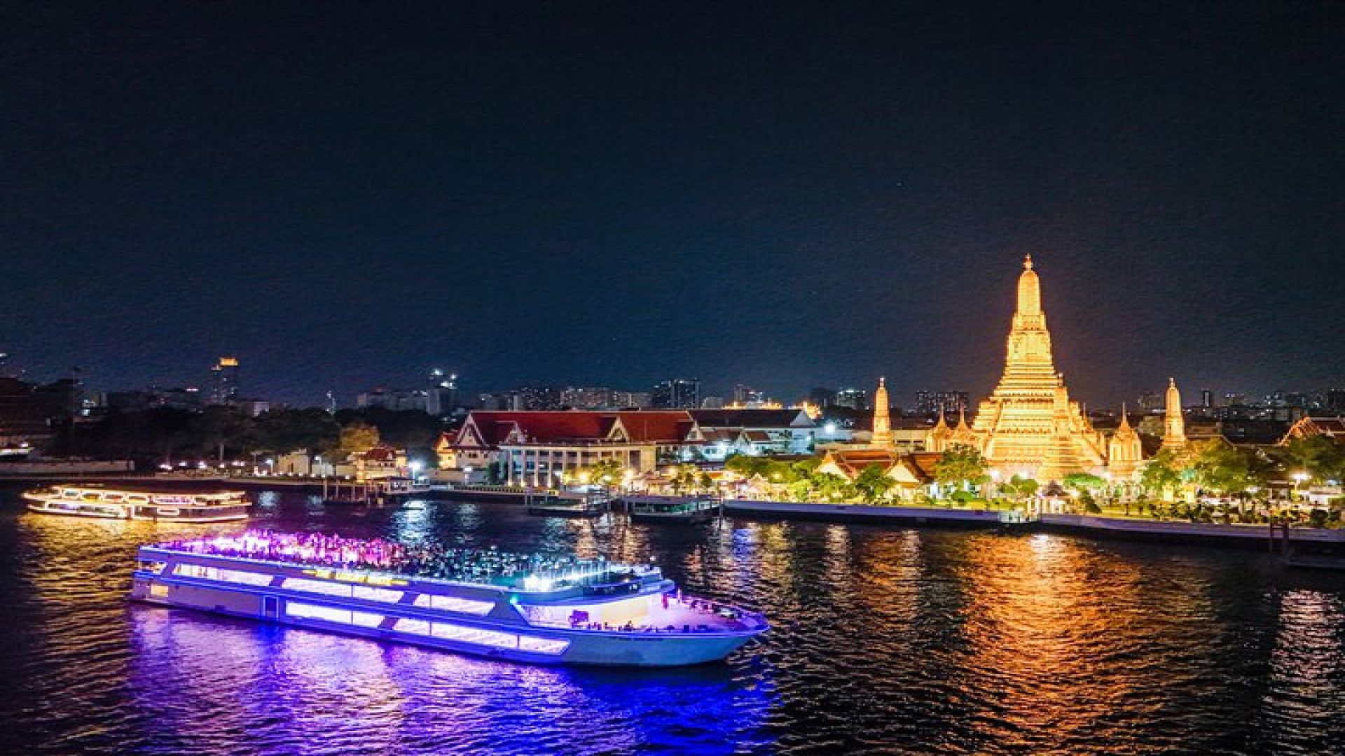 The Luxury White Dinner Cruise in Bangkok