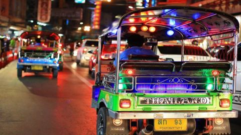Bangkok Night Lights: Temple & City Tour by Tuk Tuk (SHA Plus)