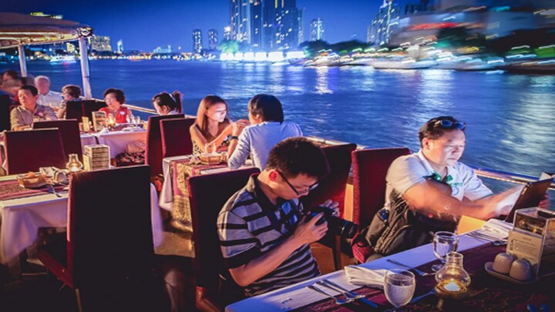 Chaophraya Princess Dinner Cruise in Bangkok with Return Transfer