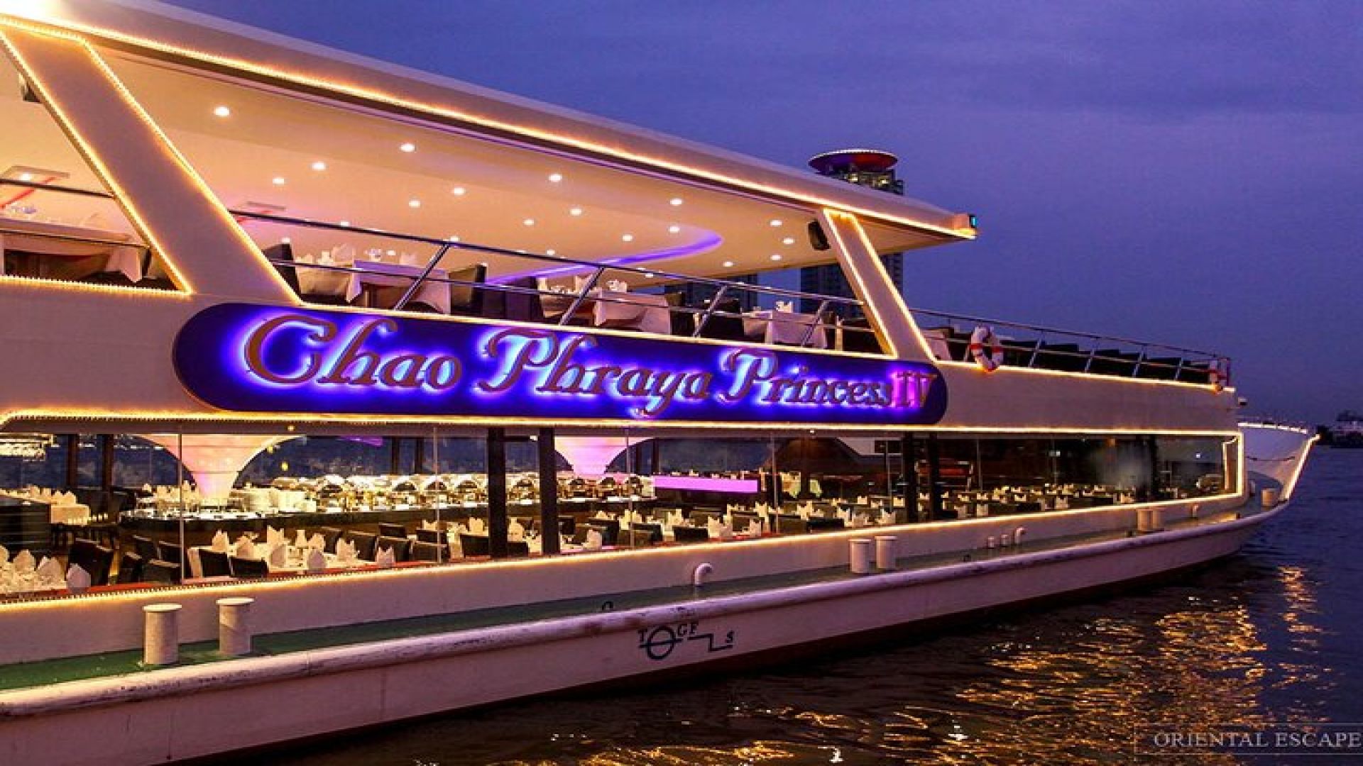 Chaophraya Princess Dinner Cruise in Bangkok with Return Transfer
