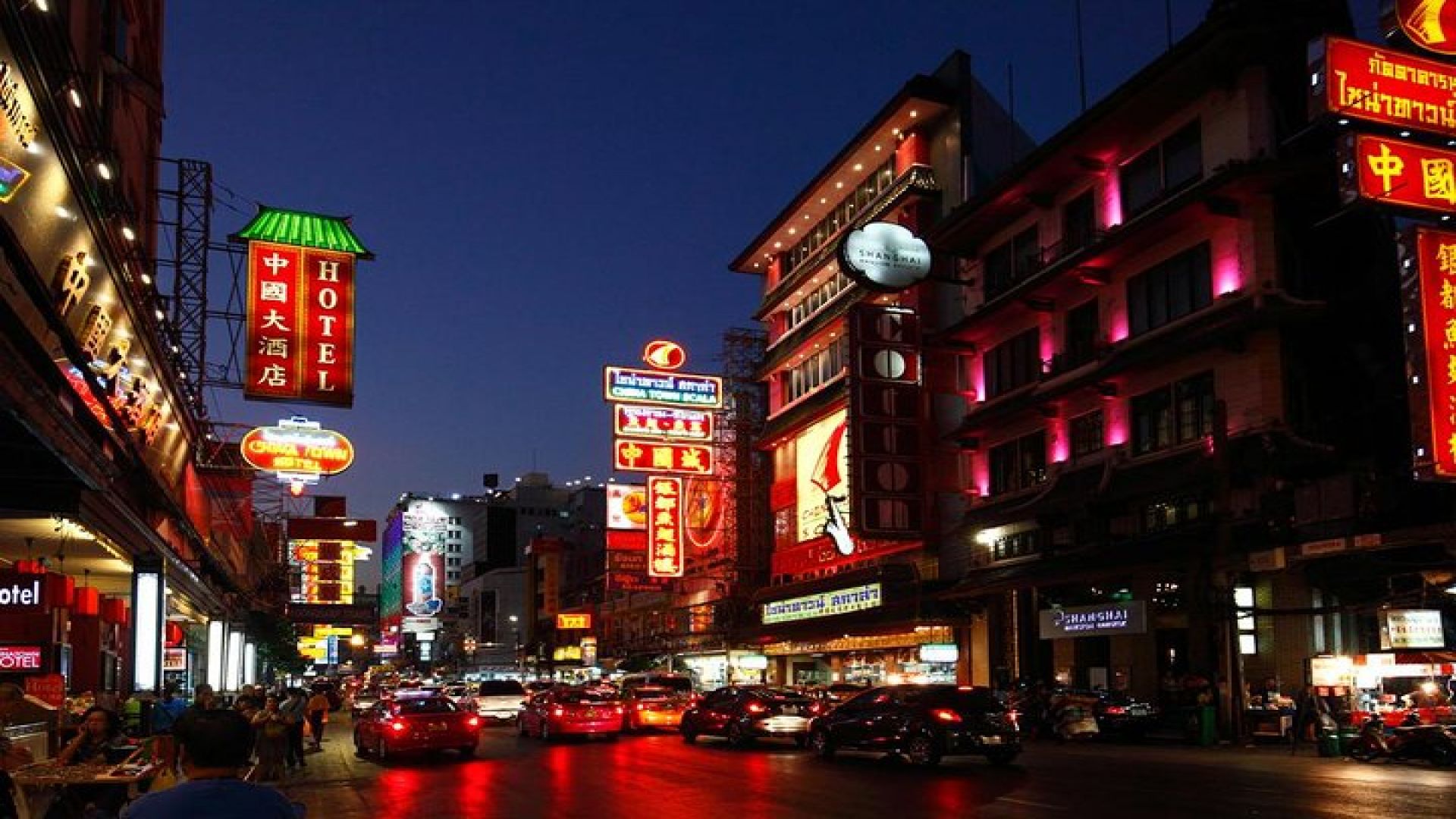 Bangkok Night Lights: Temple & City Tour by Tuk Tuk (SHA Plus)