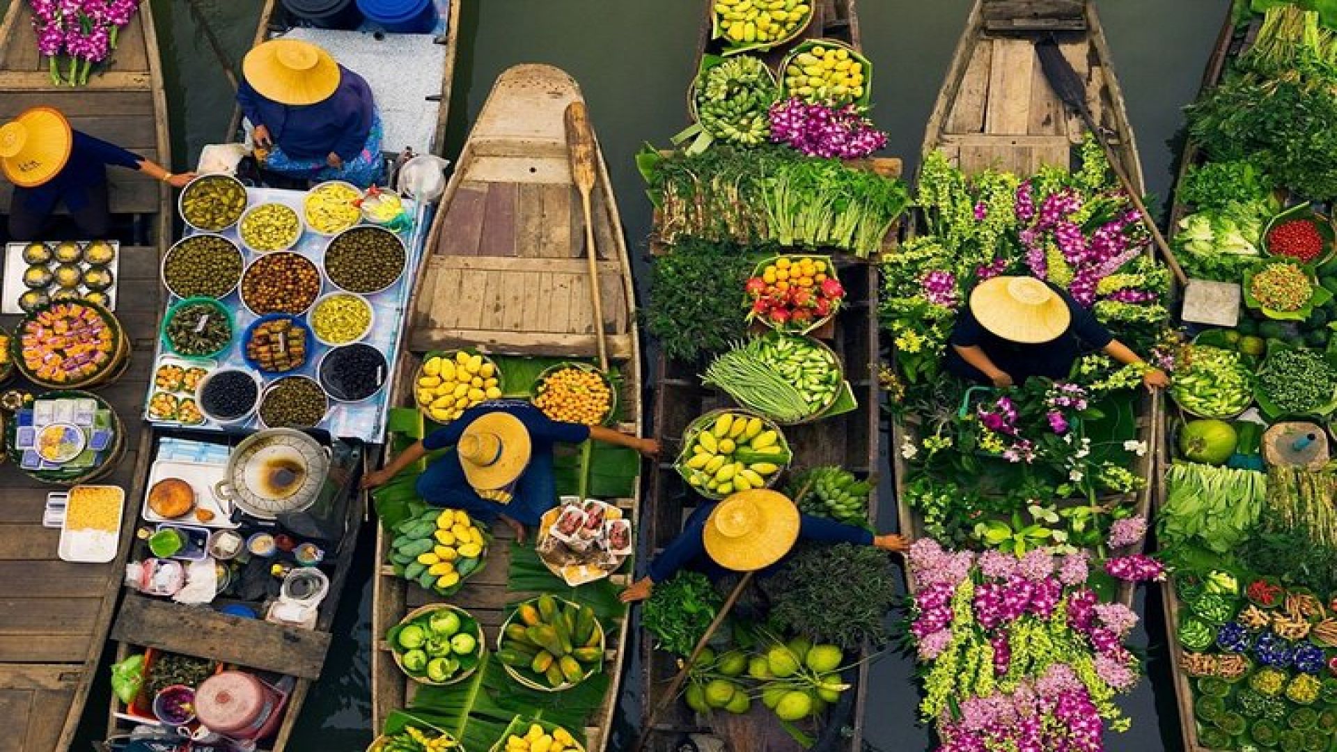 Damnoen Saduak Floating Market and Bridge on The River Kwai Tour 