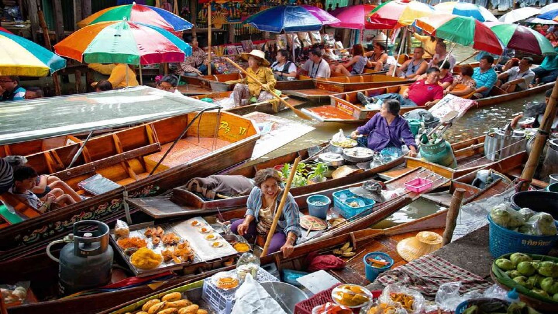 Damnoen Saduak Floating Market and Bridge on The River Kwai Tour 