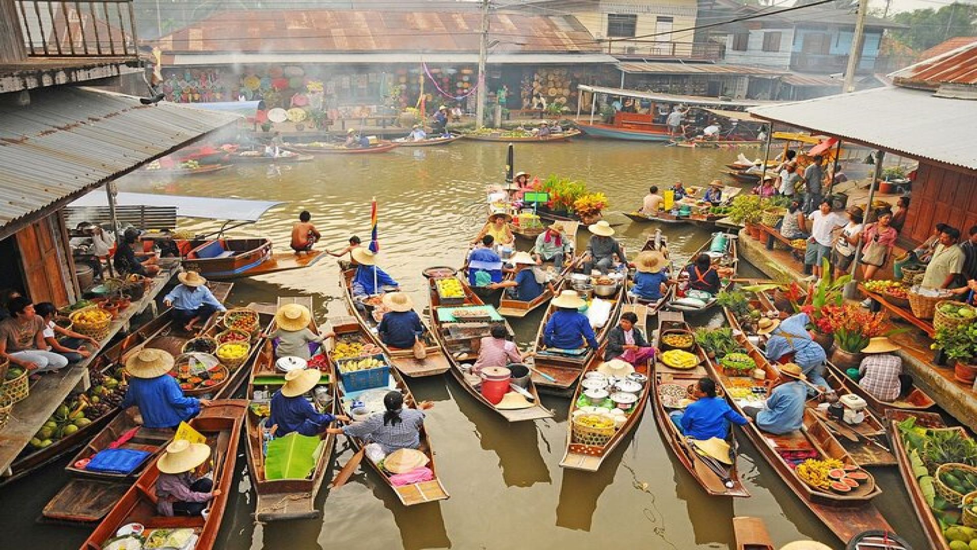 Damnoen Saduak Floating Market and Bridge on The River Kwai Tour 