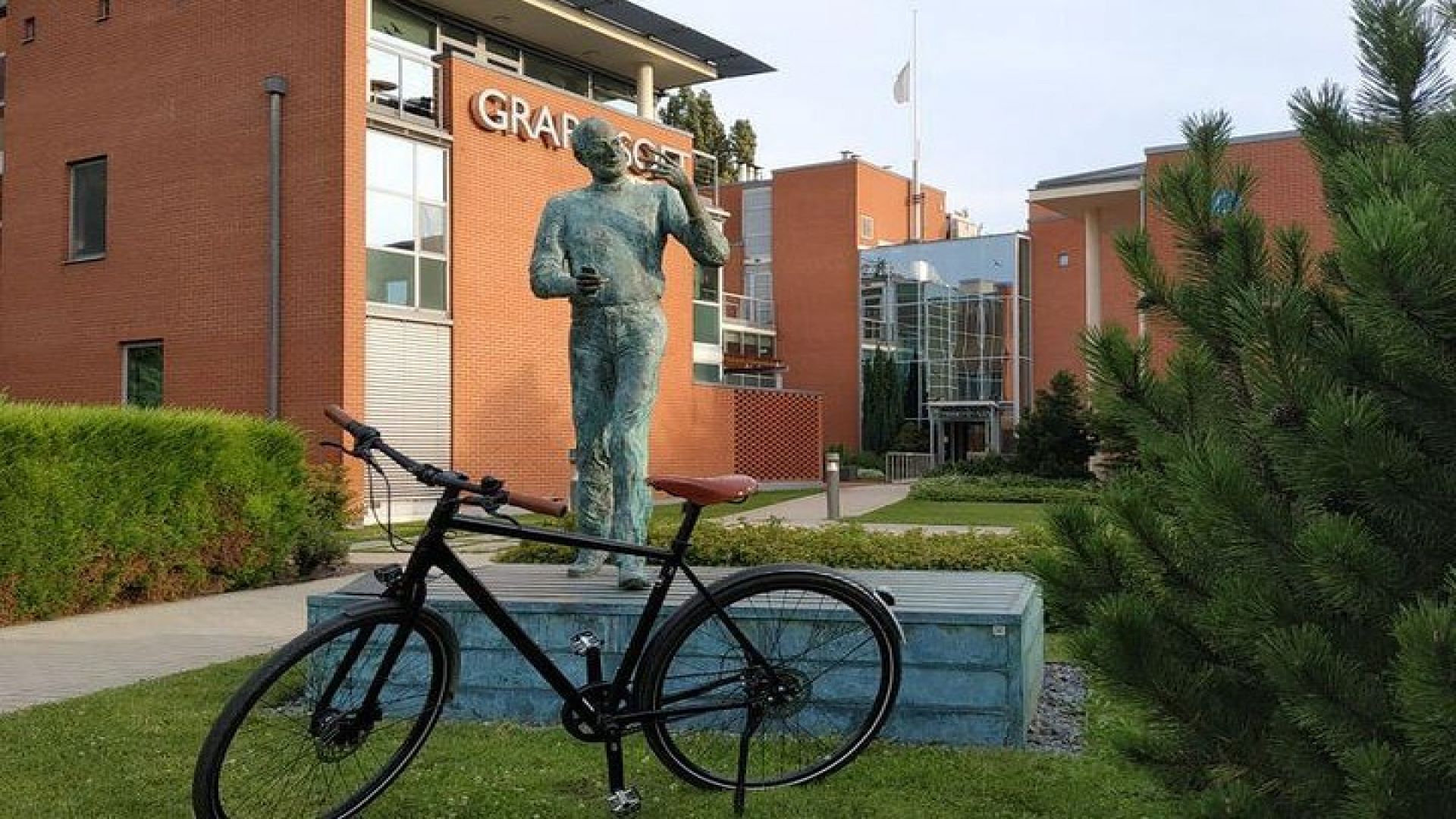 By uncharted Budapest by bike!