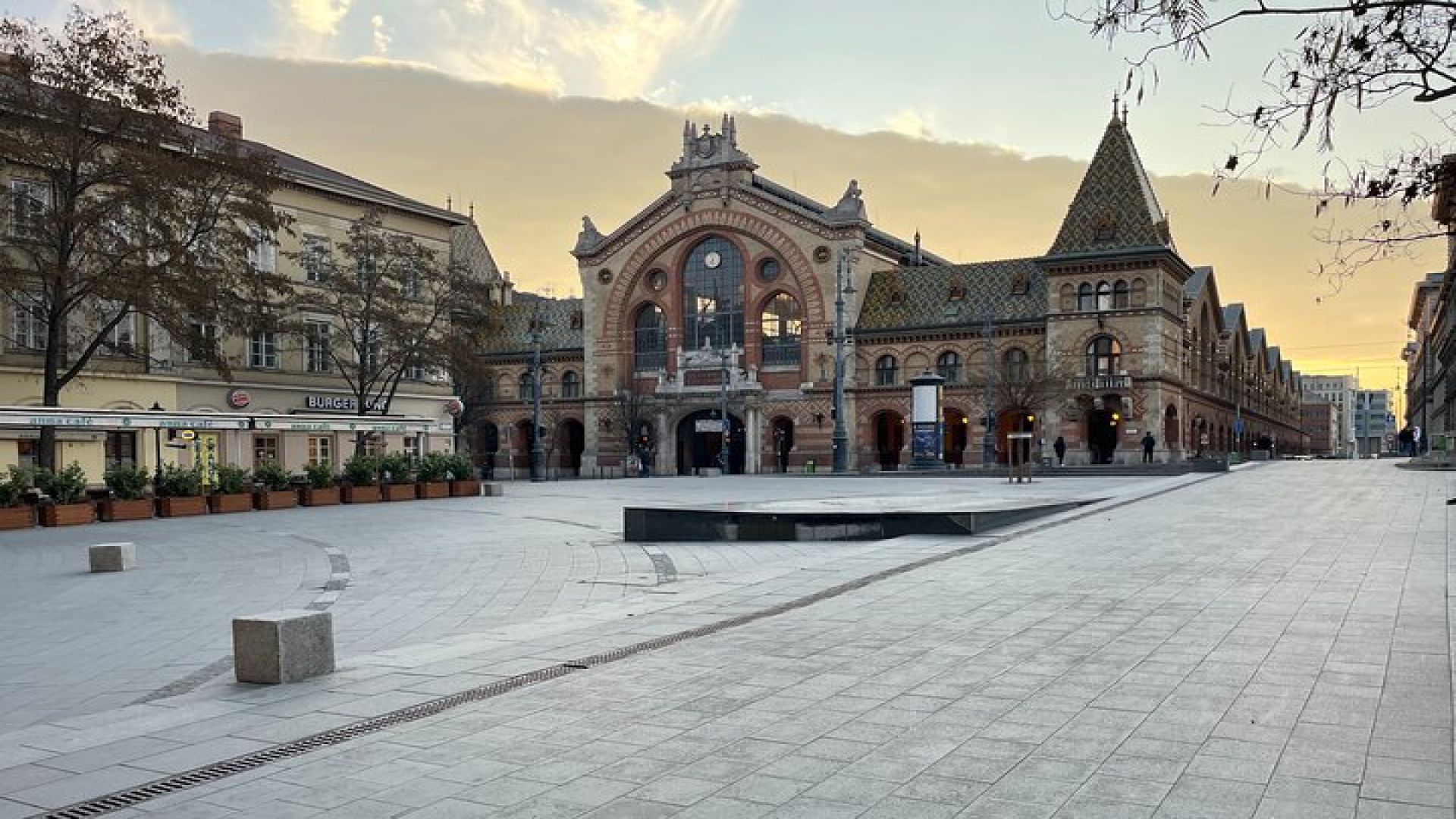 Budapest Sunrise Tour in a Vintage Russian Jeep