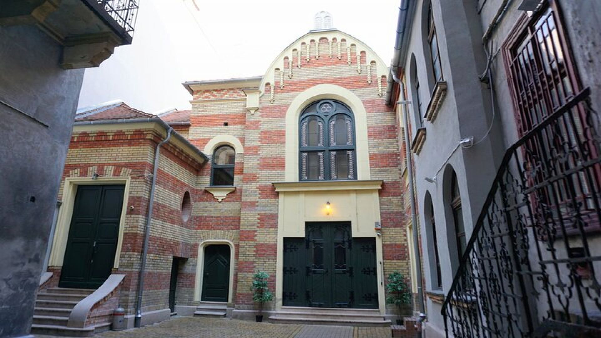 Budapest 20th Century Historical Walking Tour