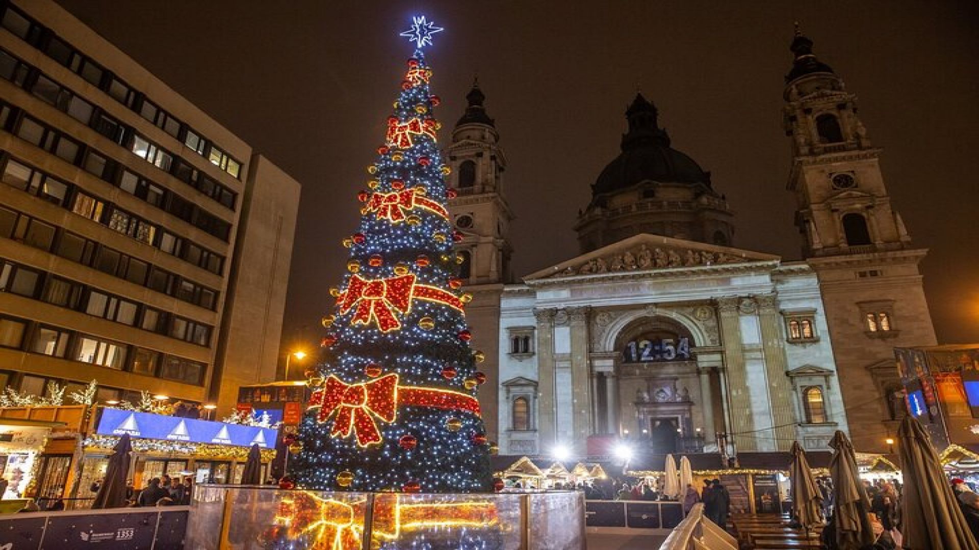 Christmas in Budapest: Merry Walking Tour of the Christmas Market