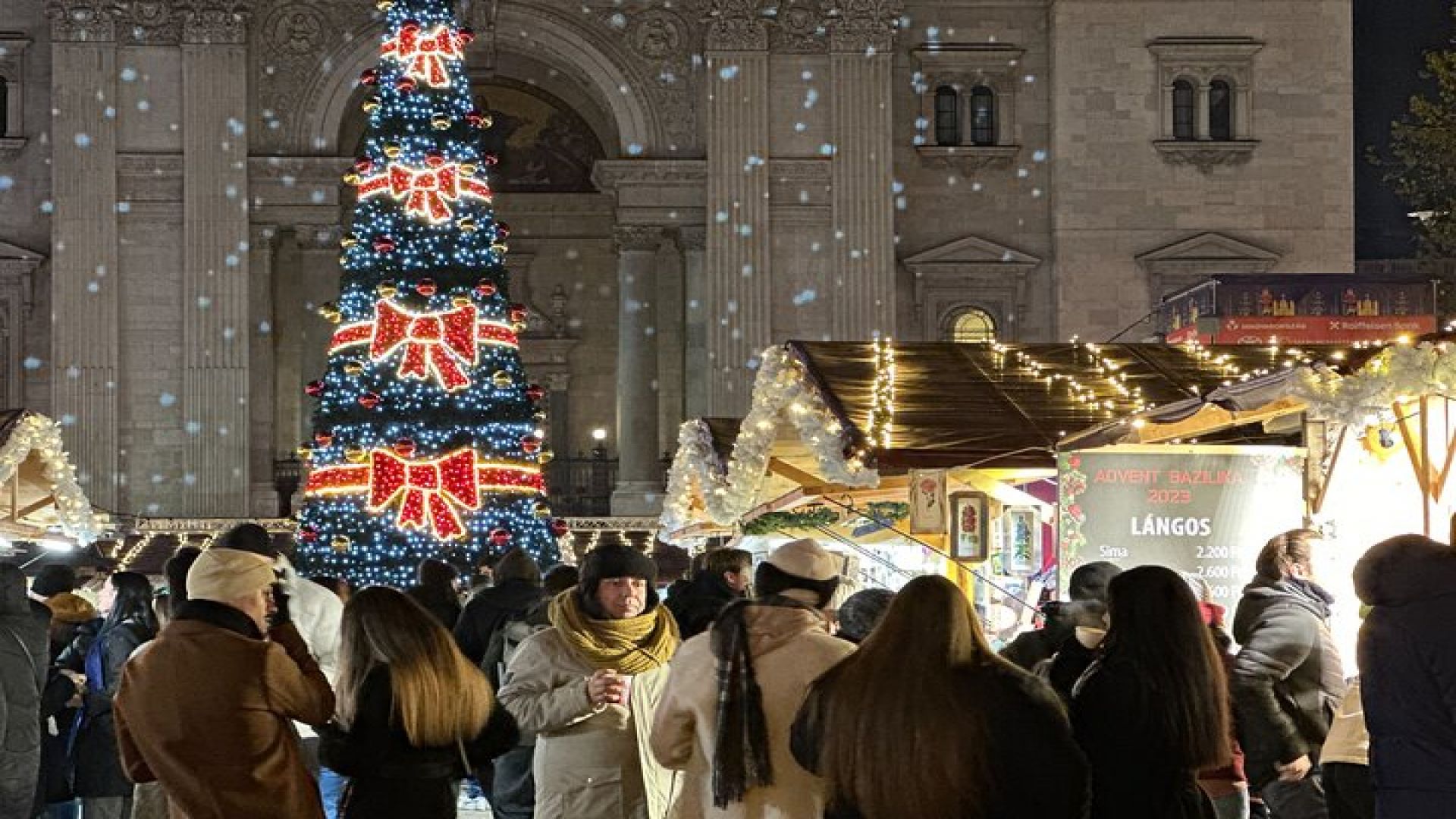 Christmas in Budapest: Merry Walking Tour of the Christmas Market