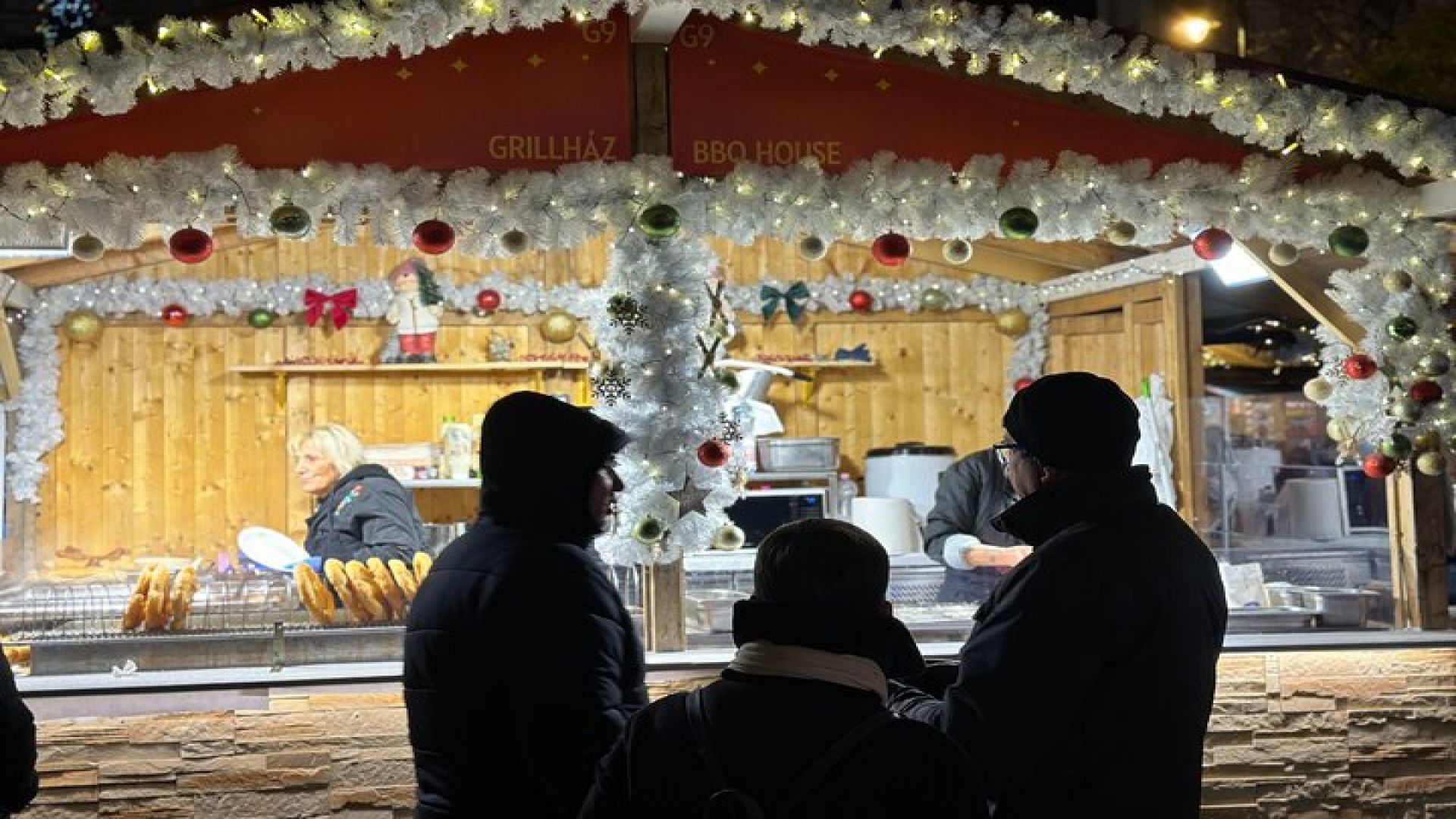 Christmas in Budapest: Merry Walking Tour of the Christmas Market