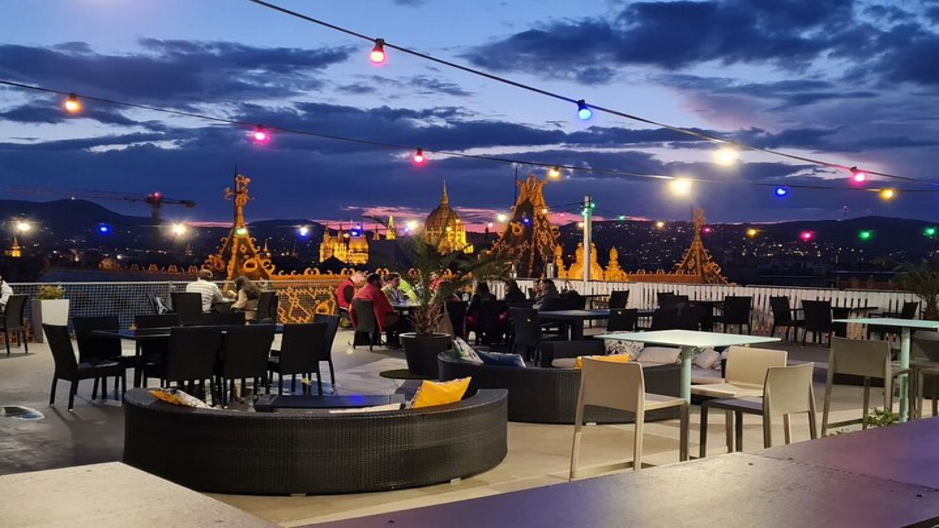 Budapest in Style Private City Tour with Sky Bar Cocktail
