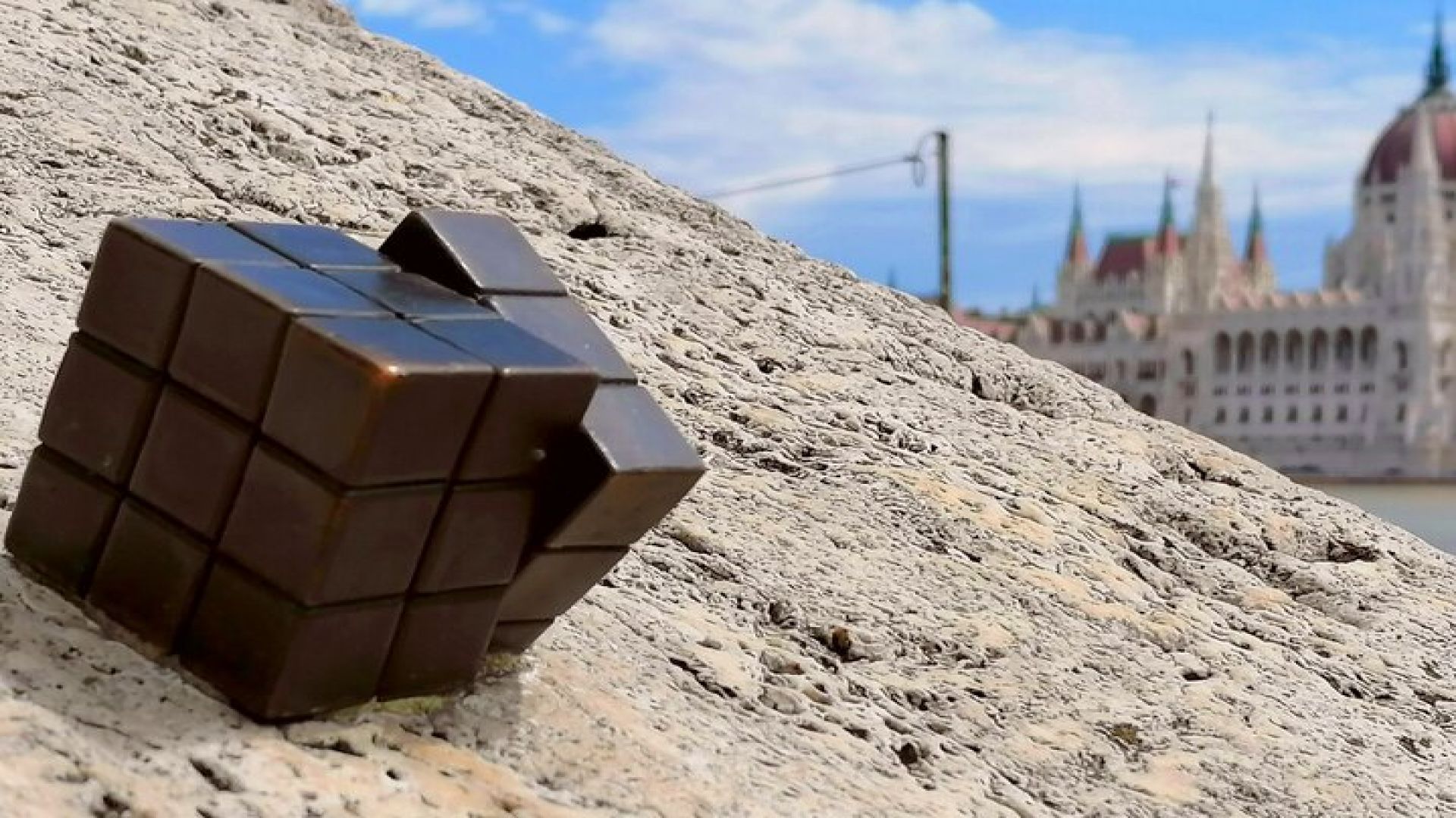 Budapest Danube Banks city game: a mysterious city game