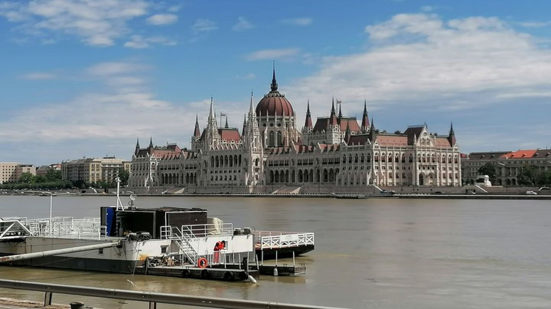 Budapest Danube Banks city game: a mysterious city game