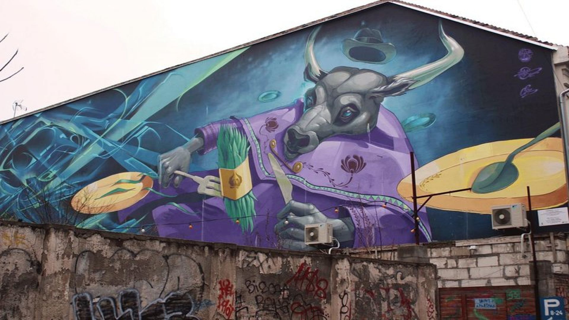 Budapest Urban Art - Street Art Tour with a Drink in a Ruin Bar