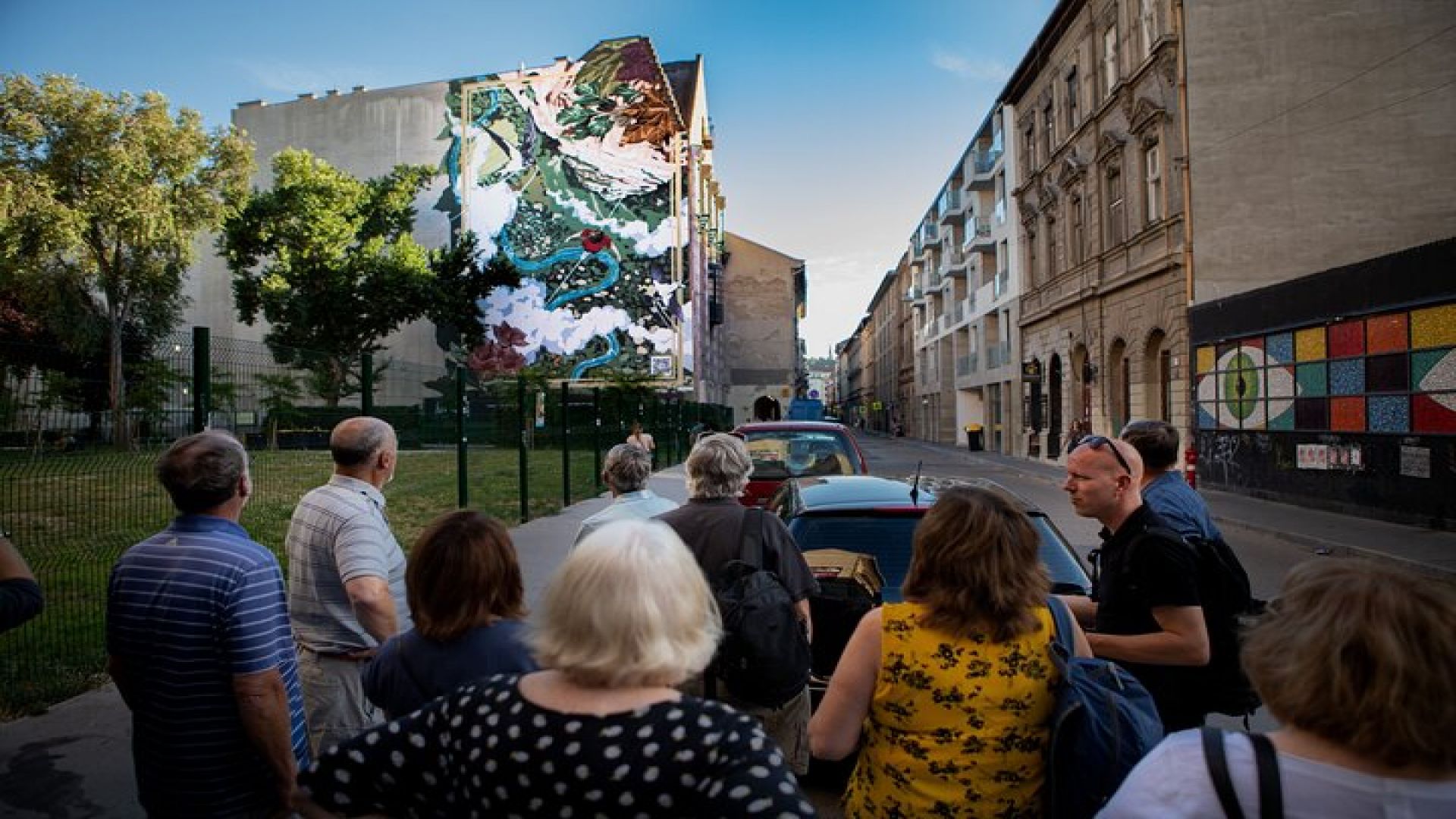 Budapest Urban Art - Street Art Tour with a Drink in a Ruin Bar
