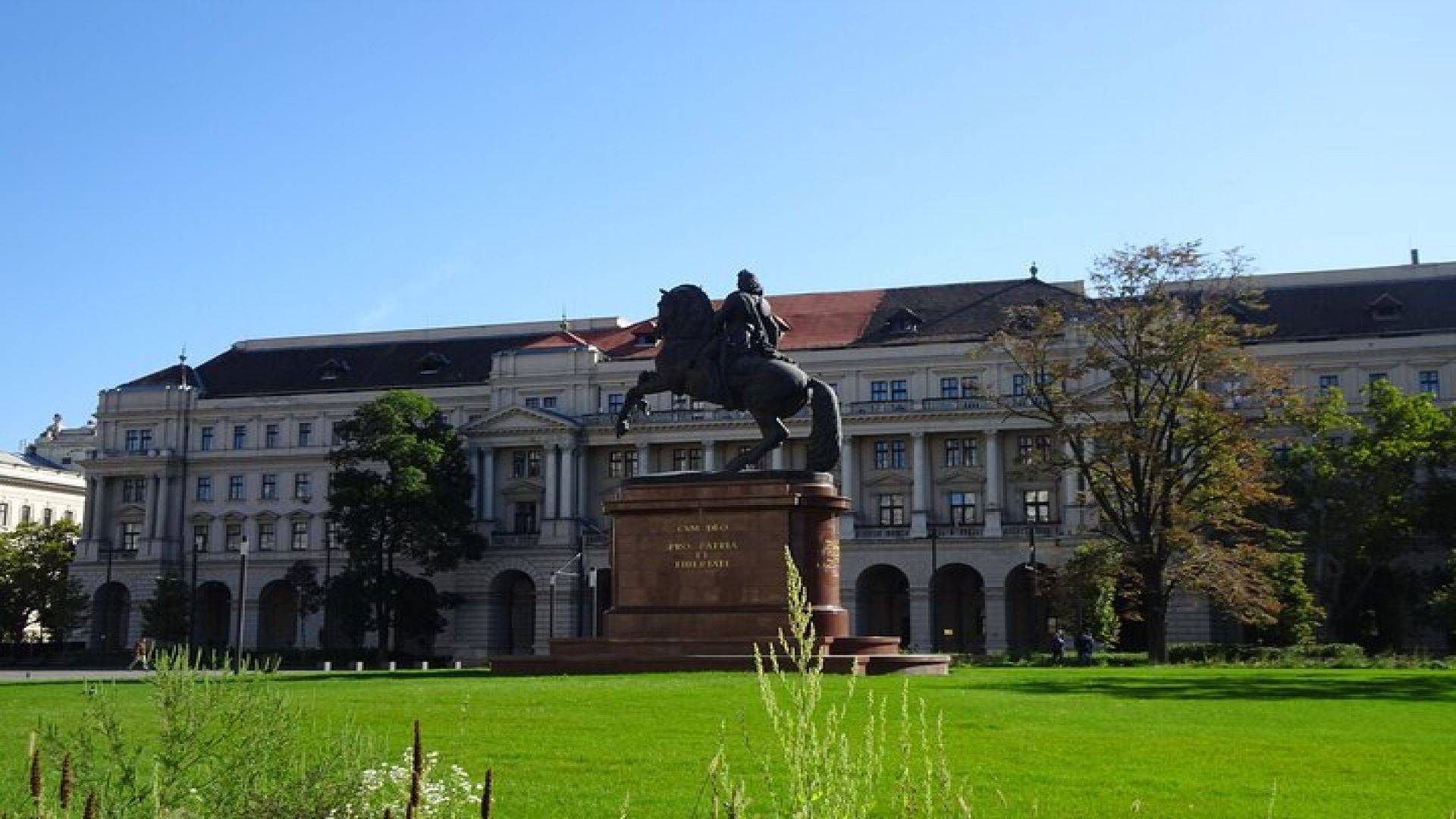 Budapest self-guided walking tour and scavenger hunt