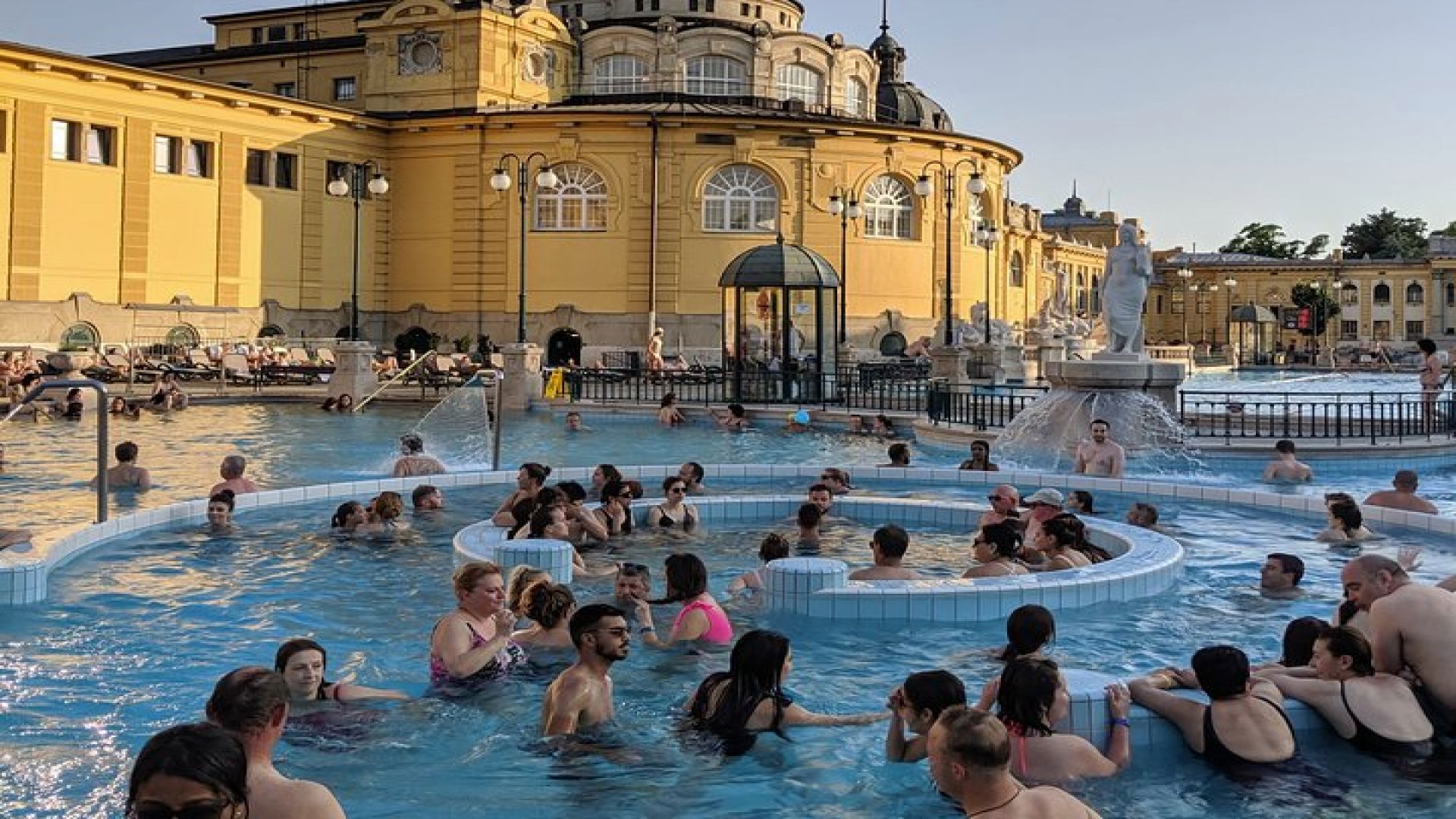 Private Tour in Budapest of the local food culture with a local