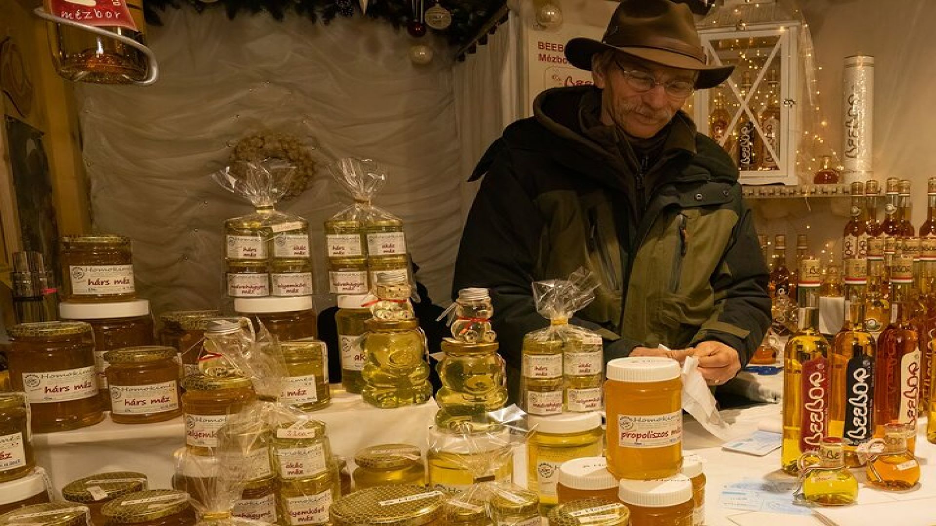 Christmas in Budapest - Private Walking Tour + Chimney Cake