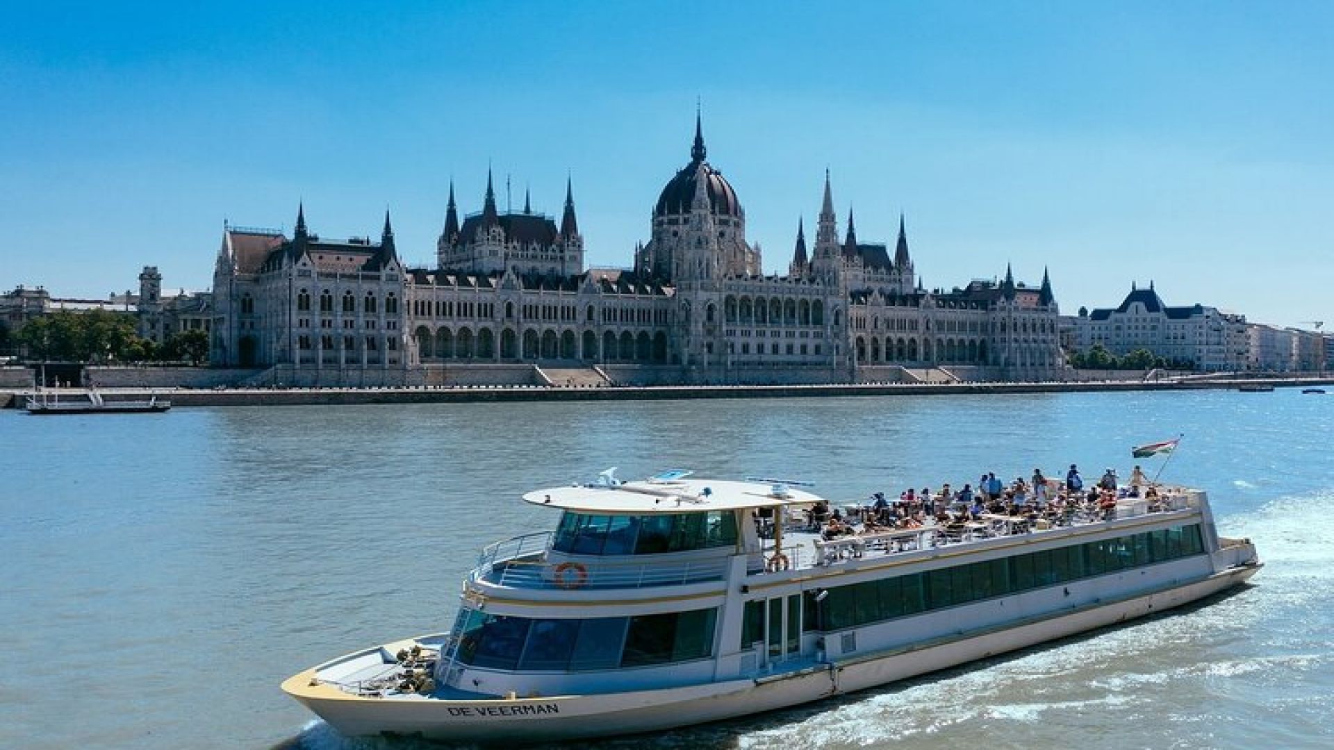 River Cruise ticket and Walking Tour in Budapest