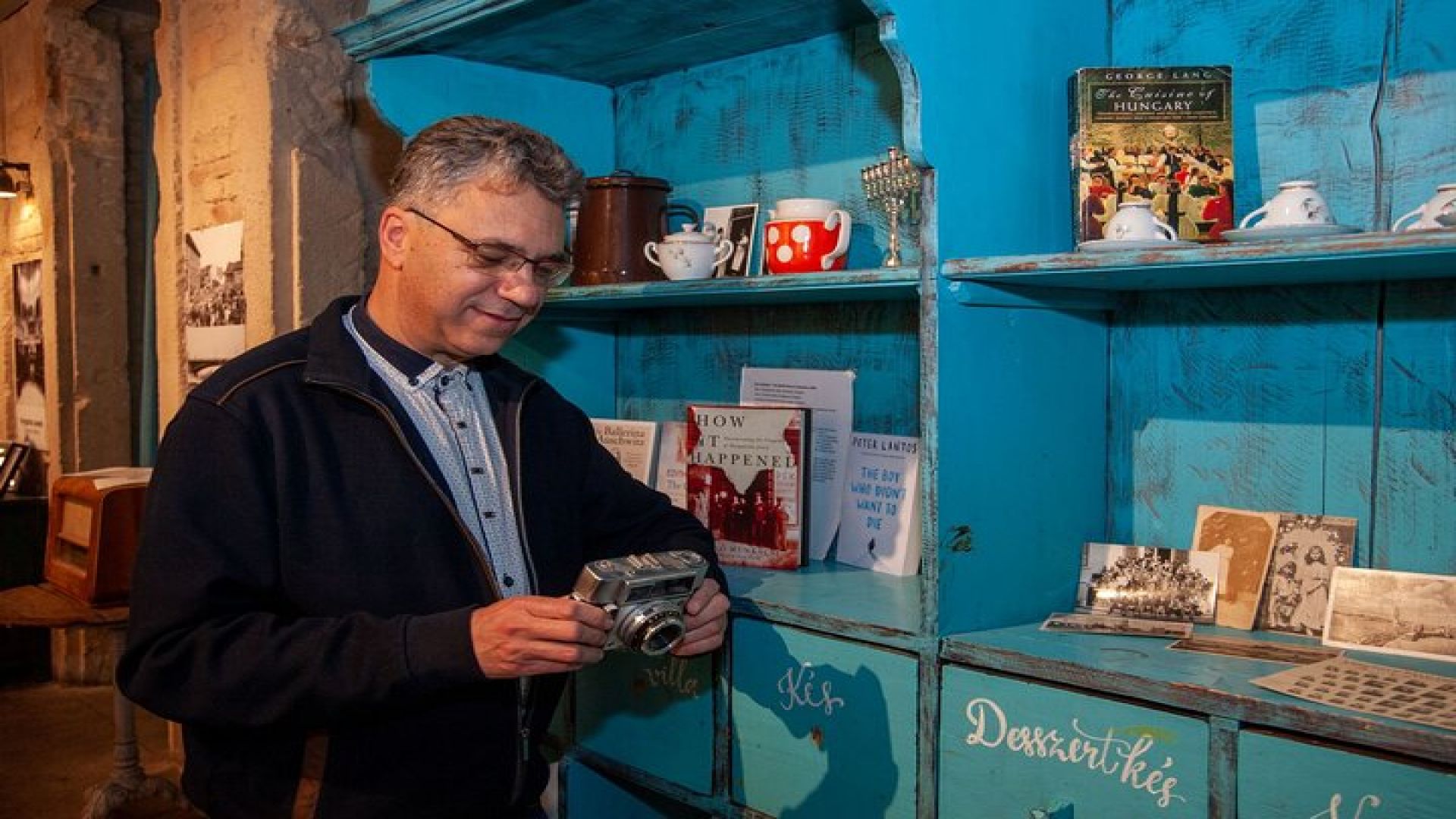 Budapest Jewish Ghetto Wall with History Guide