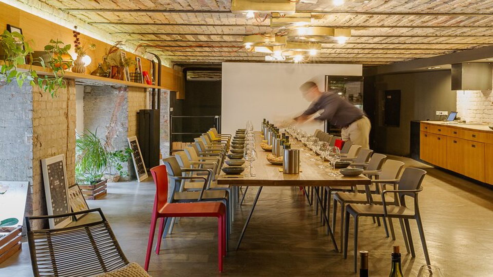 \'Hungarian Wine Tasting Experience\' in Budapest by Bortársaság