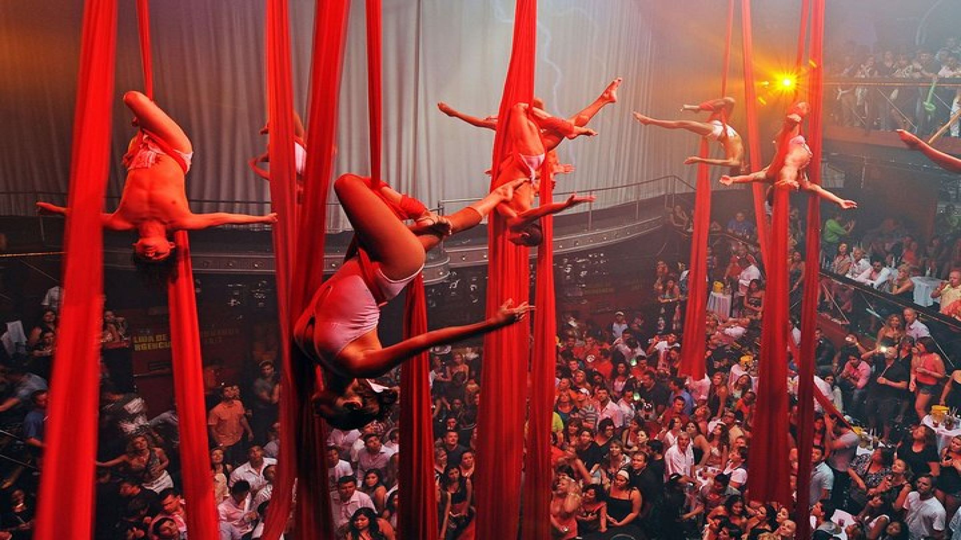 Coco Bongo Cancun Nightclub 
