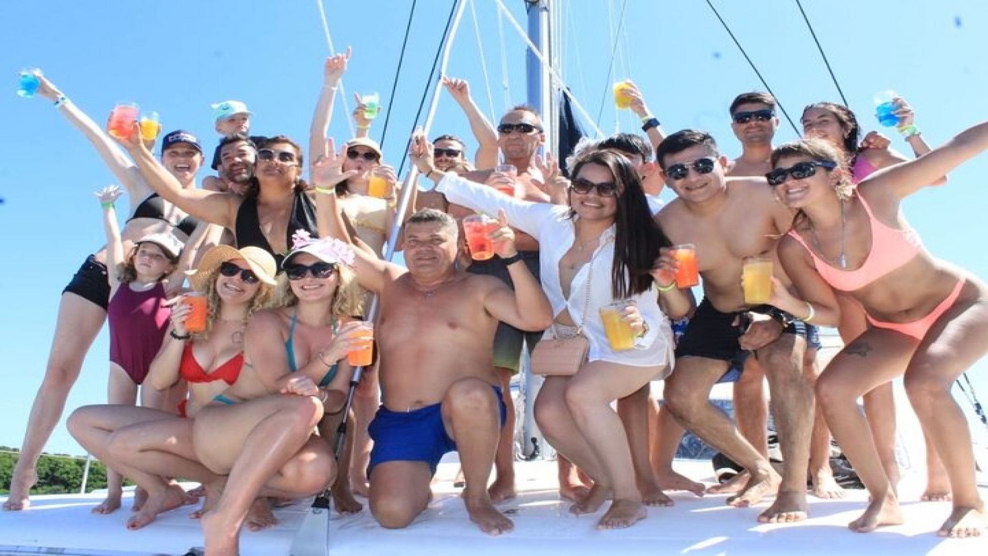 Isla Mujeres Catamaran Tour, Snorkeling, Fun, Open bar and Buffet