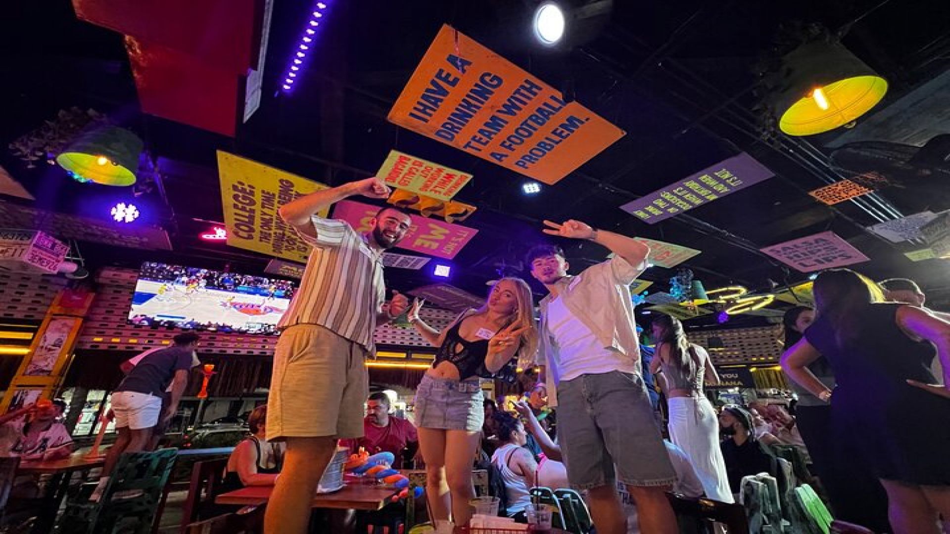 Bar Crawl Madness Tour in Cancun