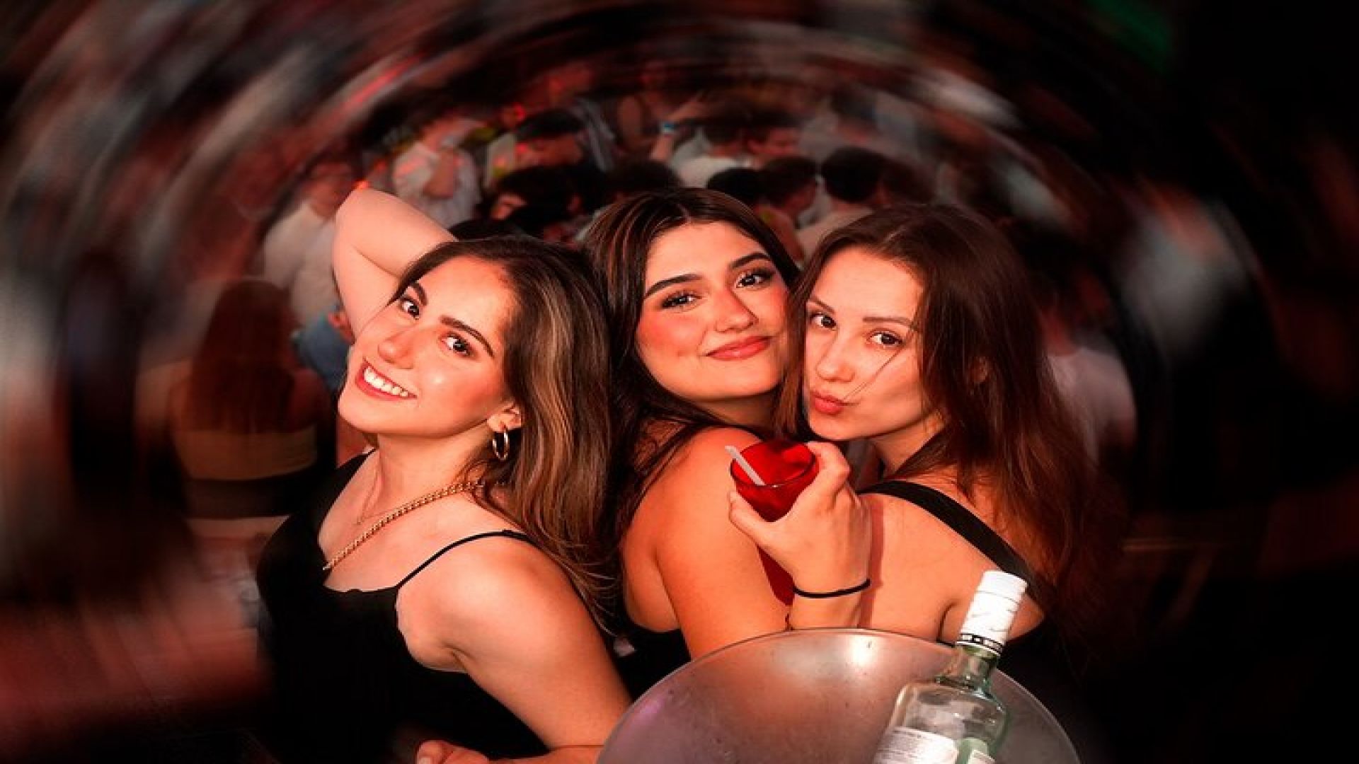 Bar Crawl Madness Tour in Cancun