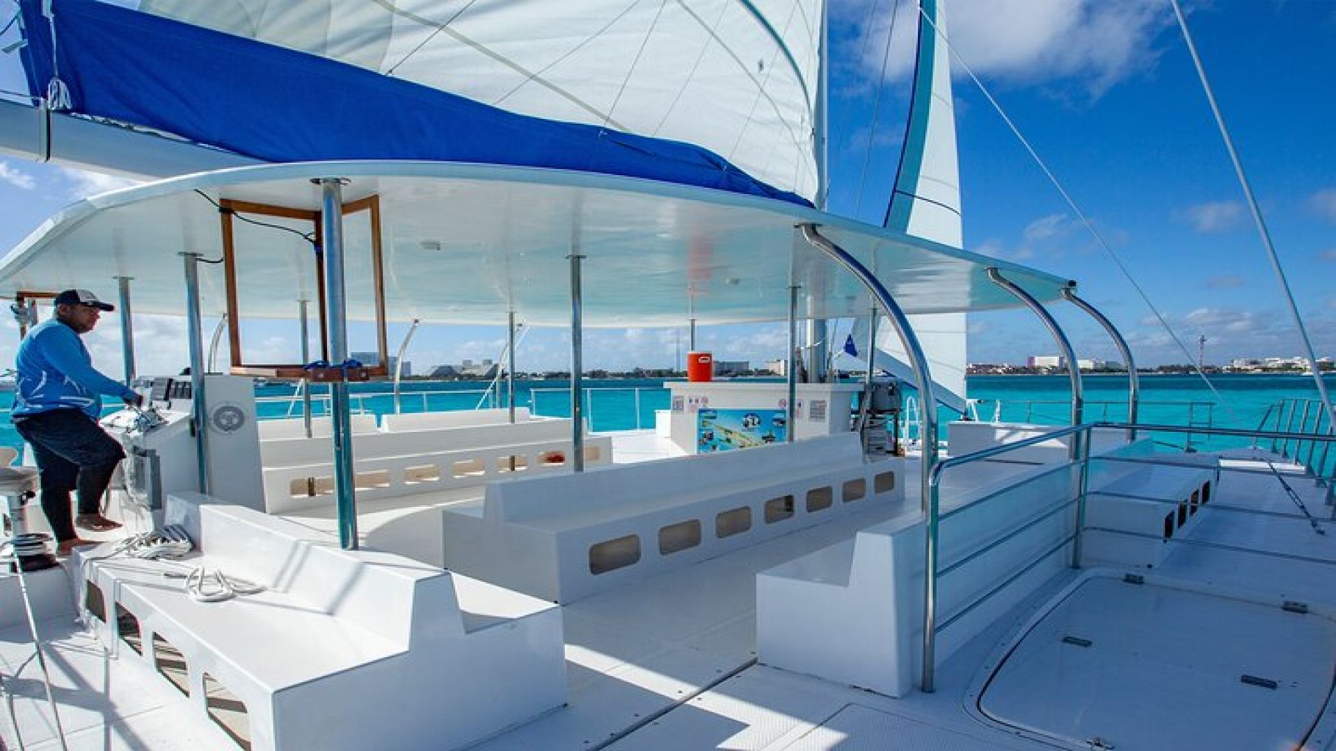 Catamaran Cancun to Isla mujeres Lunch OpenBar and Snorkeling