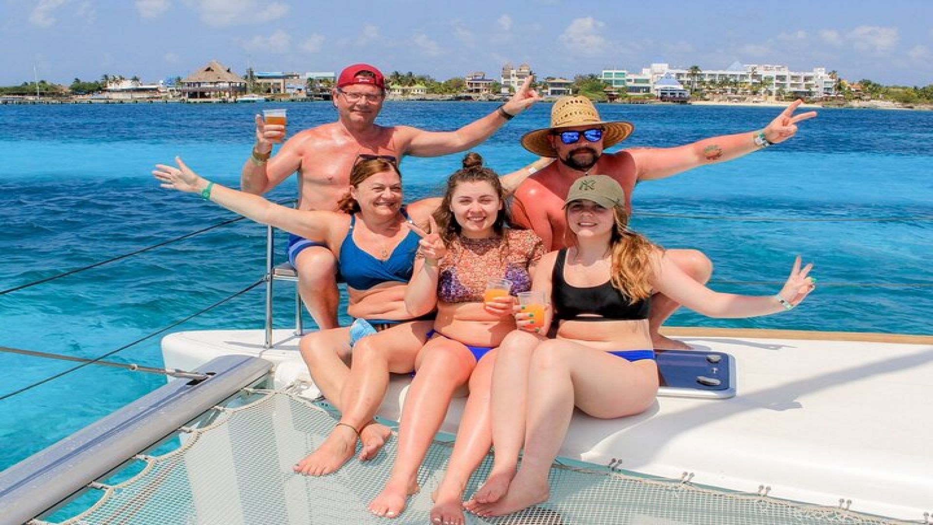 Cancún Private Catamaran with Snorkel and Open Bar