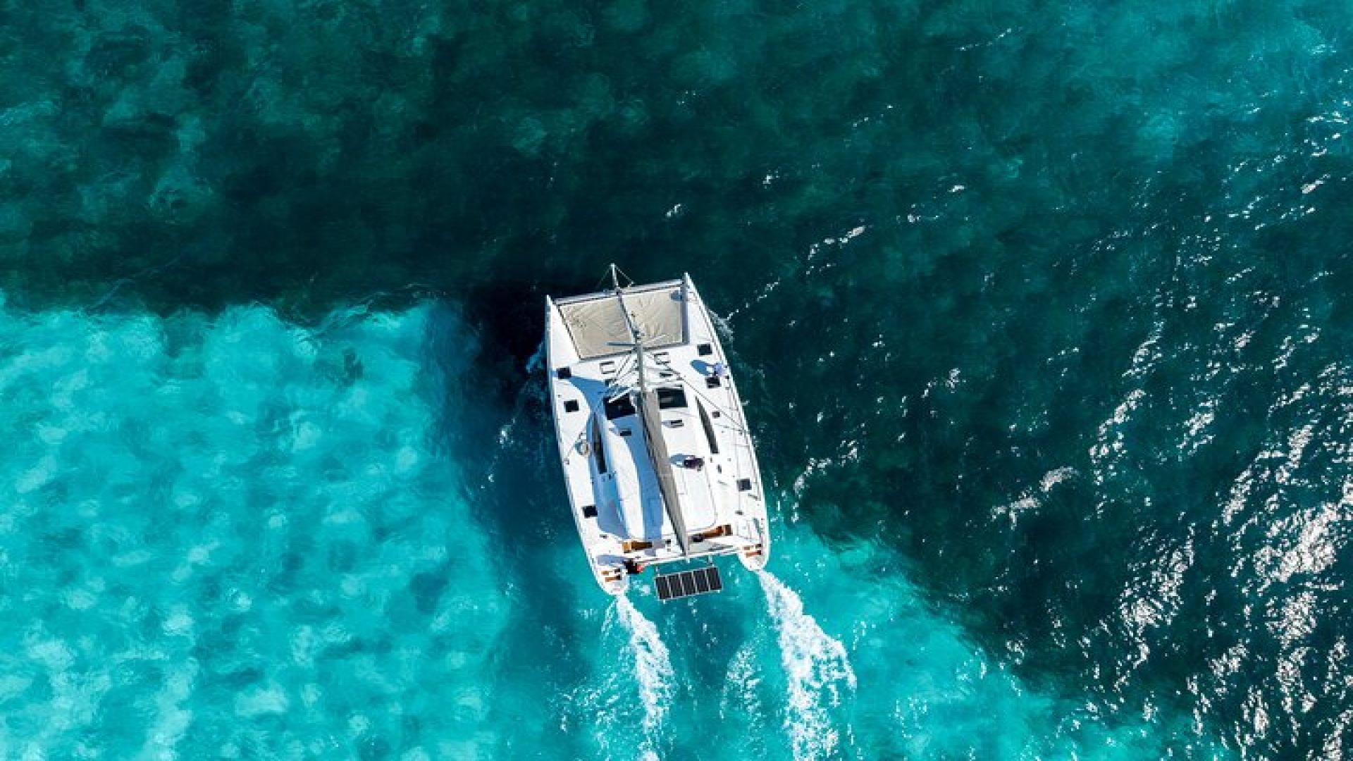 Cancún Private Catamaran with Snorkel and Open Bar