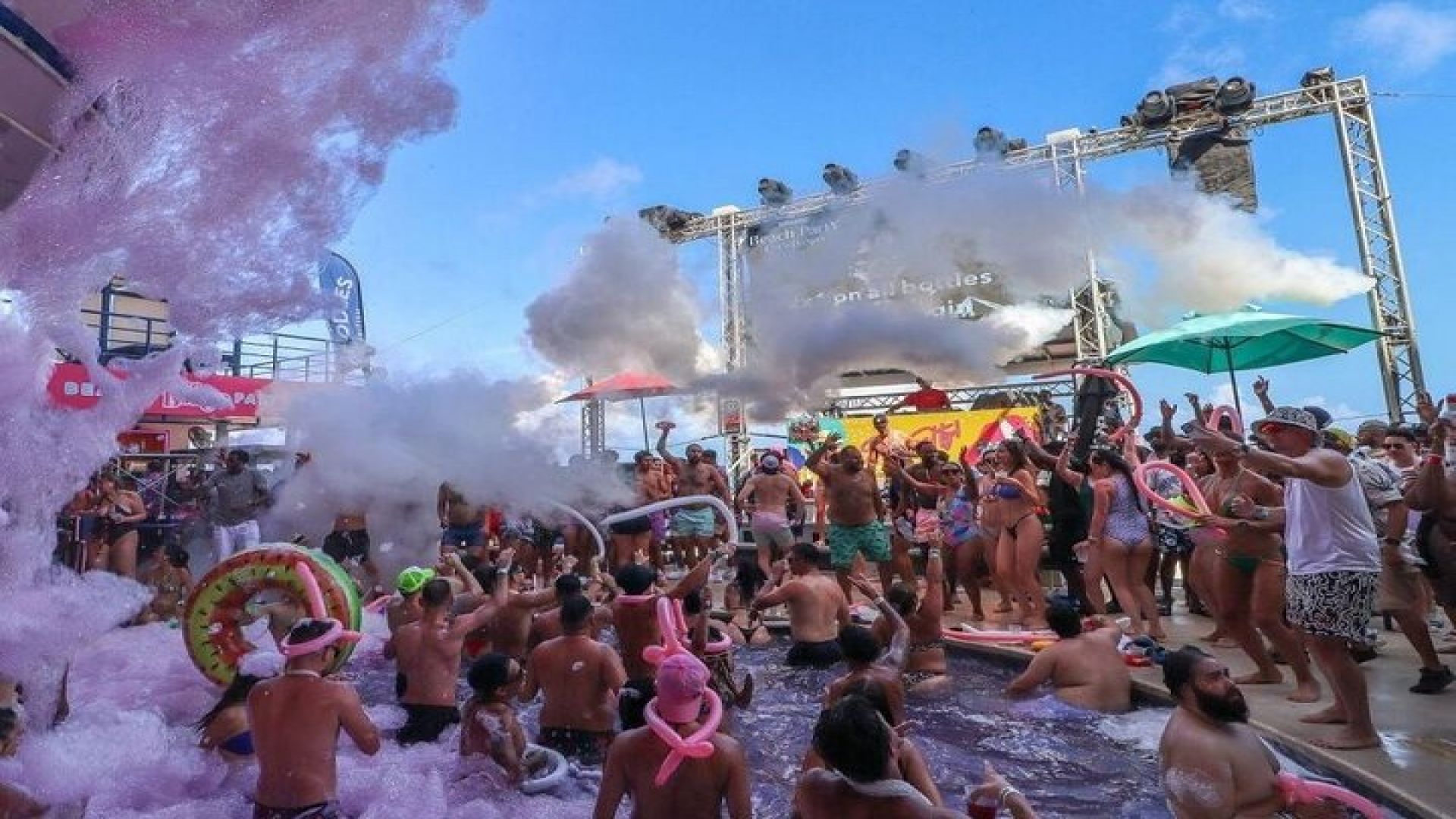 Coco Bongo Beach Club