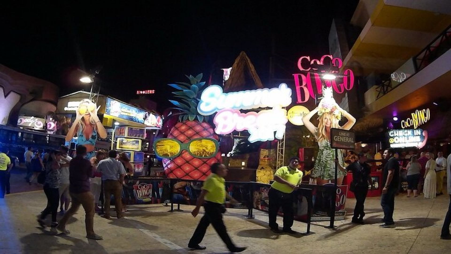 Entry ticket to the Coco Bongo Cancun nightclub