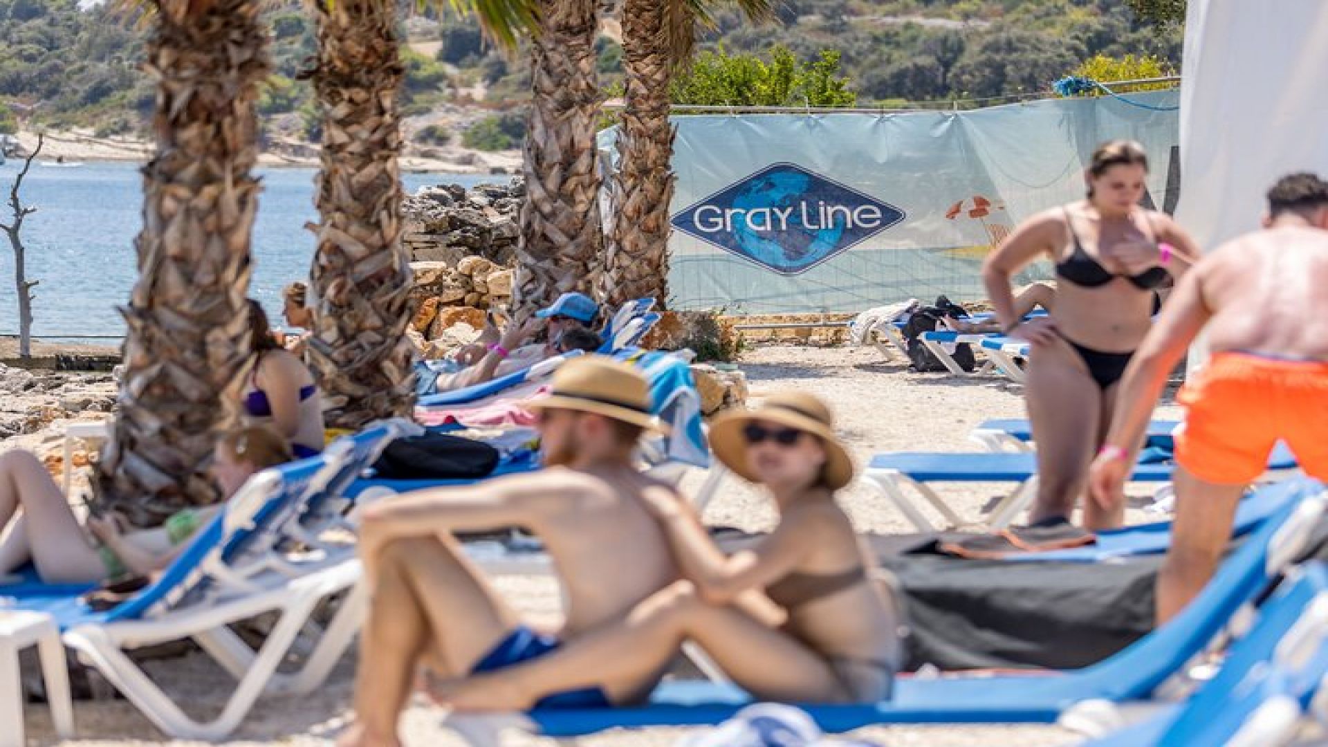 Blue Lagoon & 3 Islands Cruise with Lunch from Split