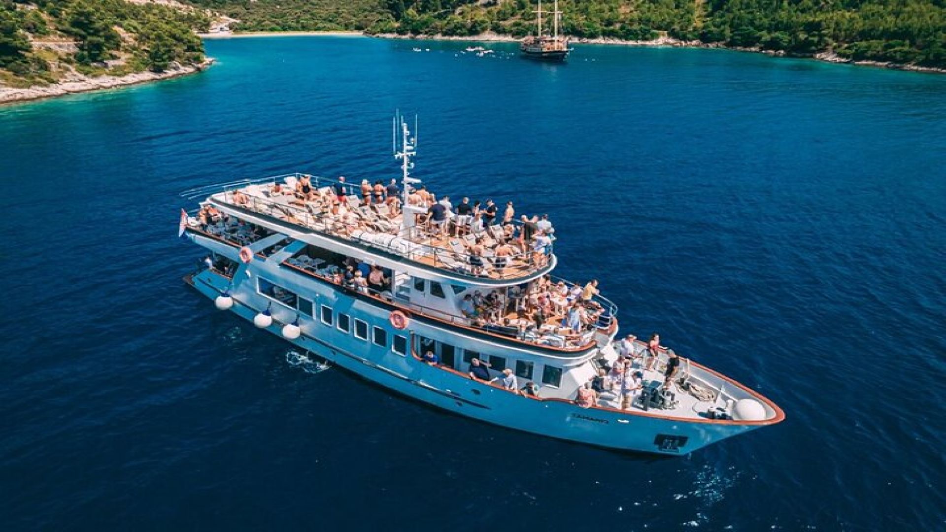 Blue Lagoon, Borkko Beach & Šolta from Split with LUNCH & DRINKS